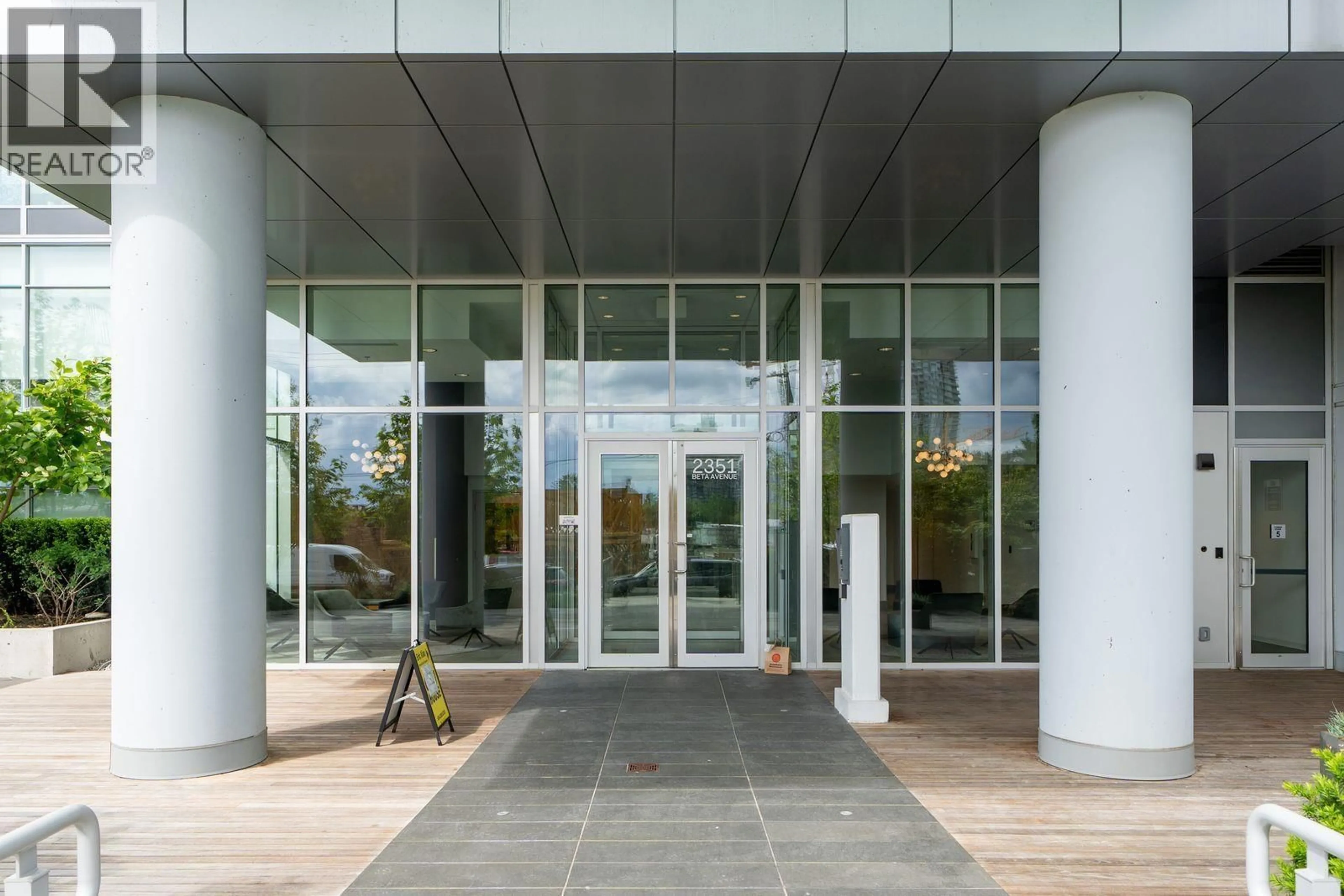 Indoor foyer for 1002 - 2351 BETA AVENUE, Burnaby British Columbia V5C0M2