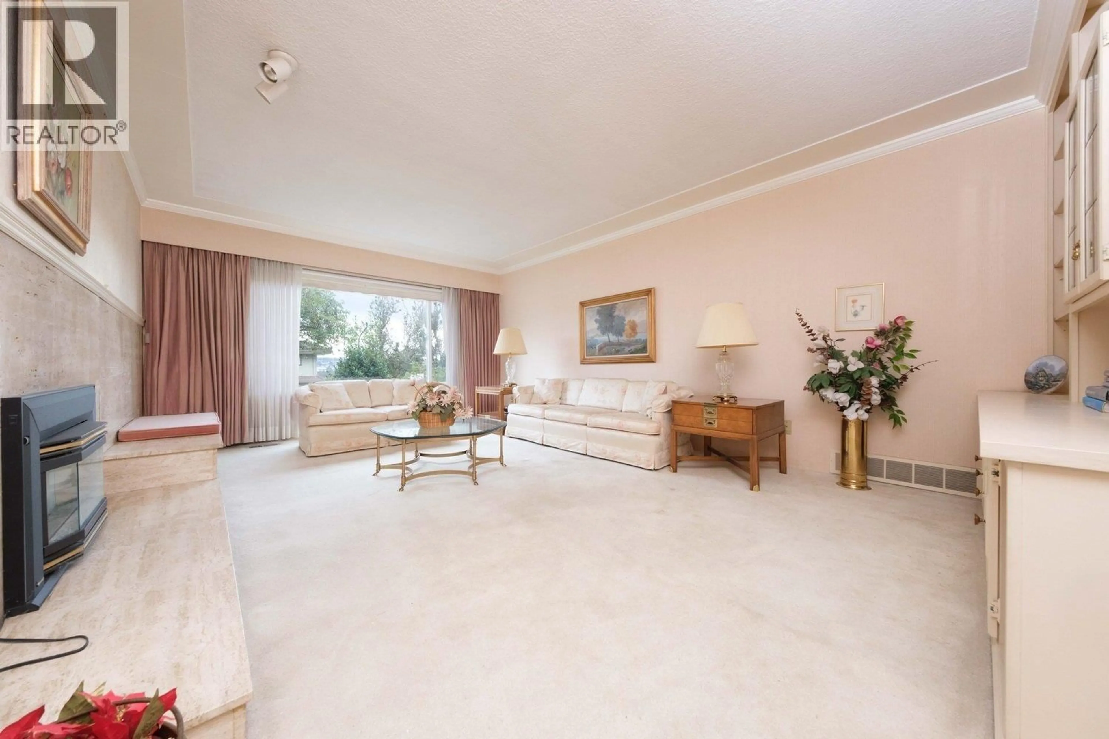 Living room with furniture, unknown for 775 ESMOND AVENUE, Burnaby British Columbia V5C4K4