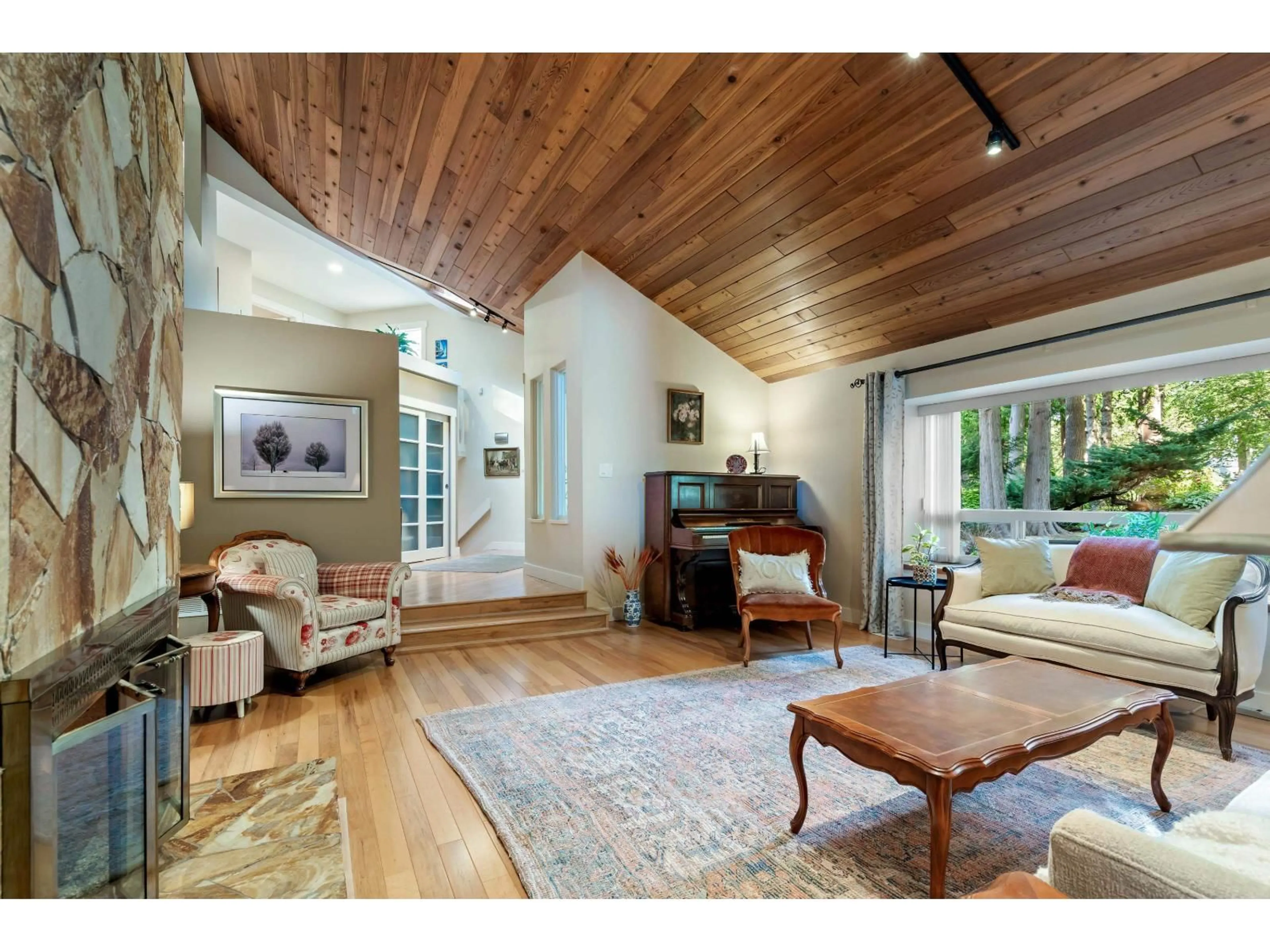 Living room with furniture, wood/laminate floor for 13247 17A, Surrey British Columbia V4A6R9