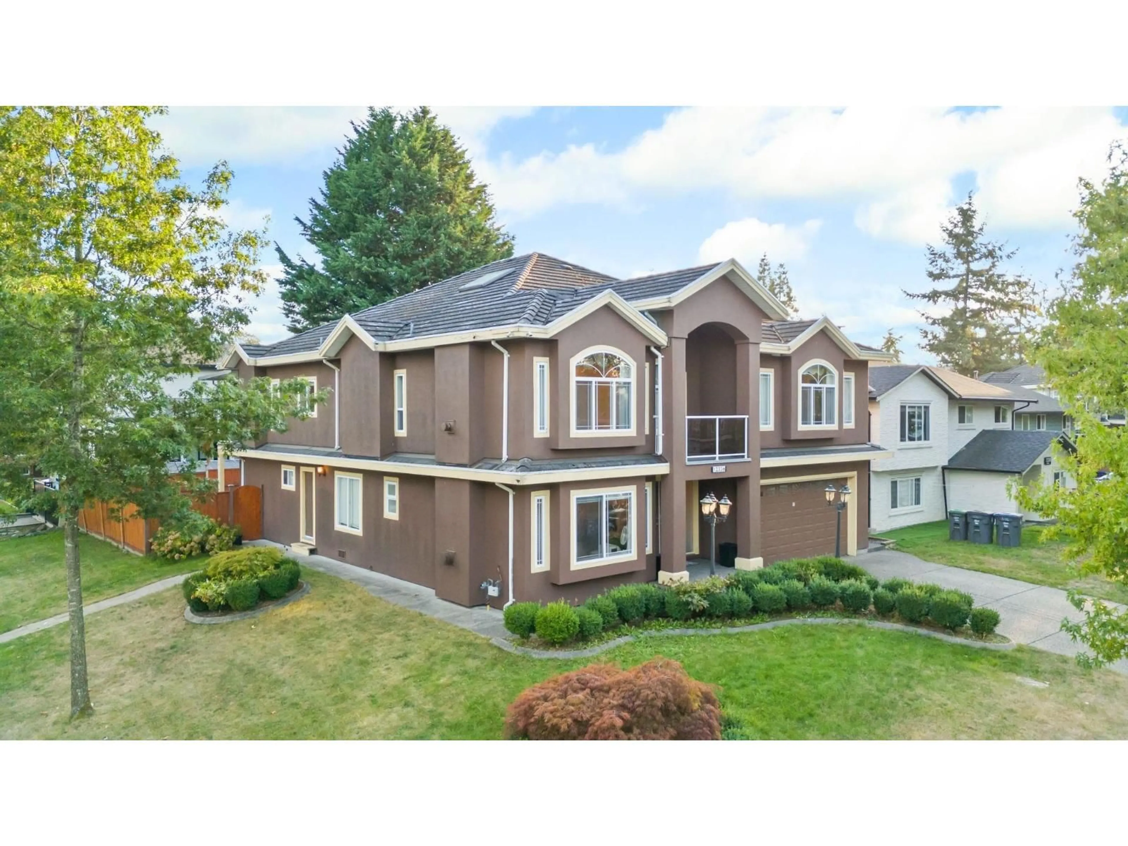 Home with vinyl exterior material, street for 12336 IONA, Surrey British Columbia V3V6P6