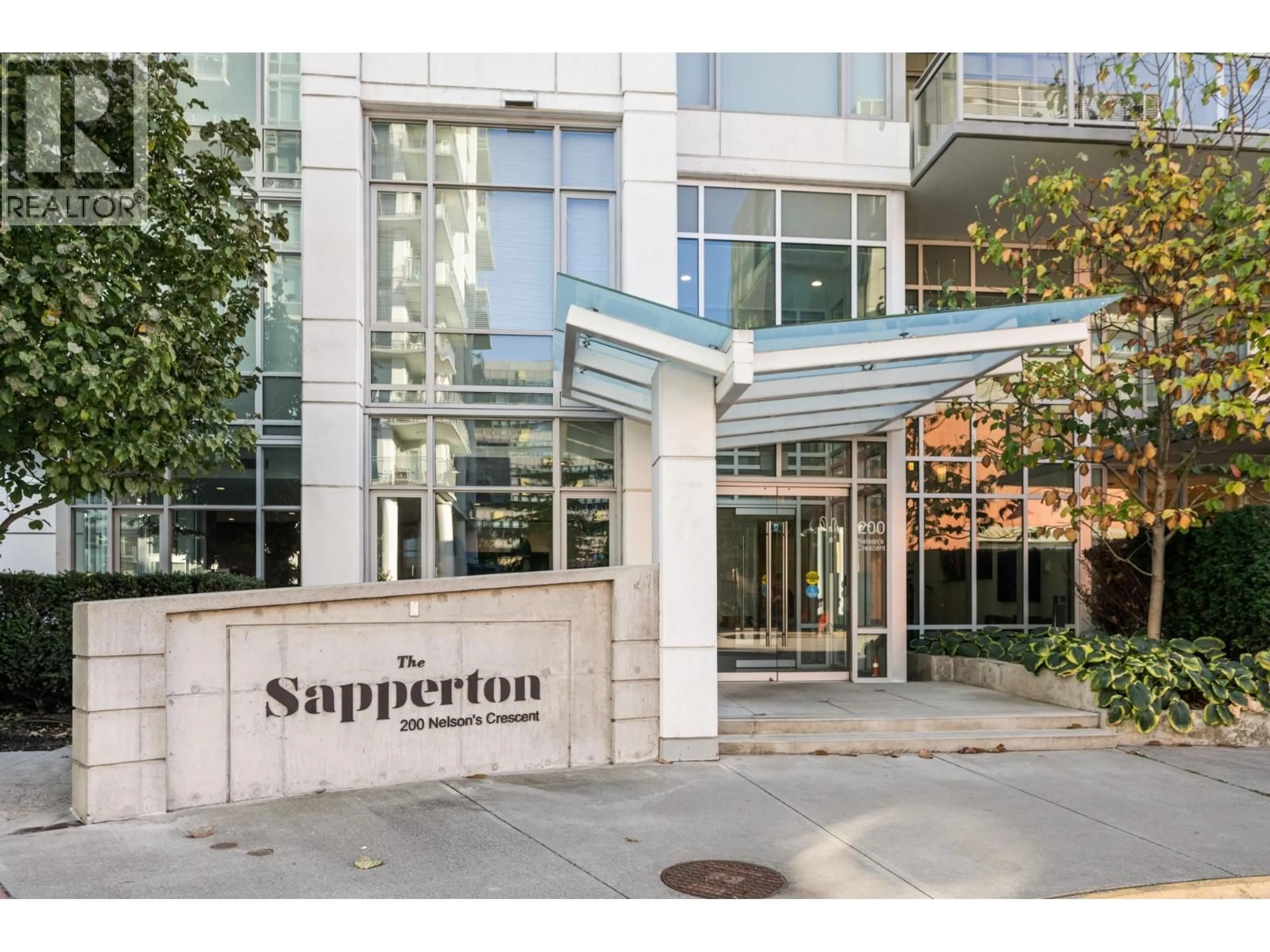Indoor foyer for 102 - 200 NELSON'S CRESCENT, New Westminster British Columbia V3L0H4