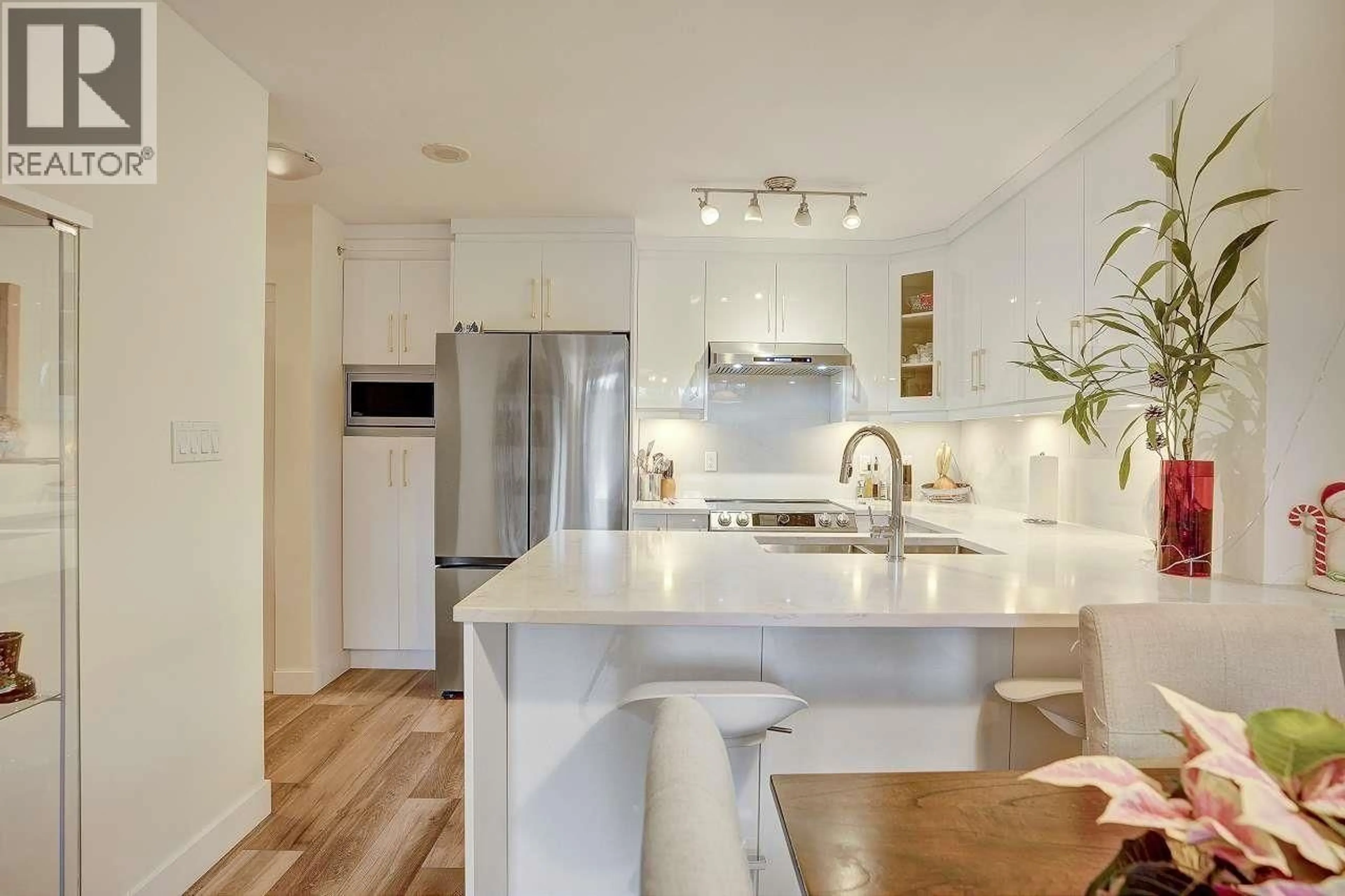 Open concept kitchen, unknown for 709 - 2763 CHANDLERY PLACE, Vancouver British Columbia V5S4V4