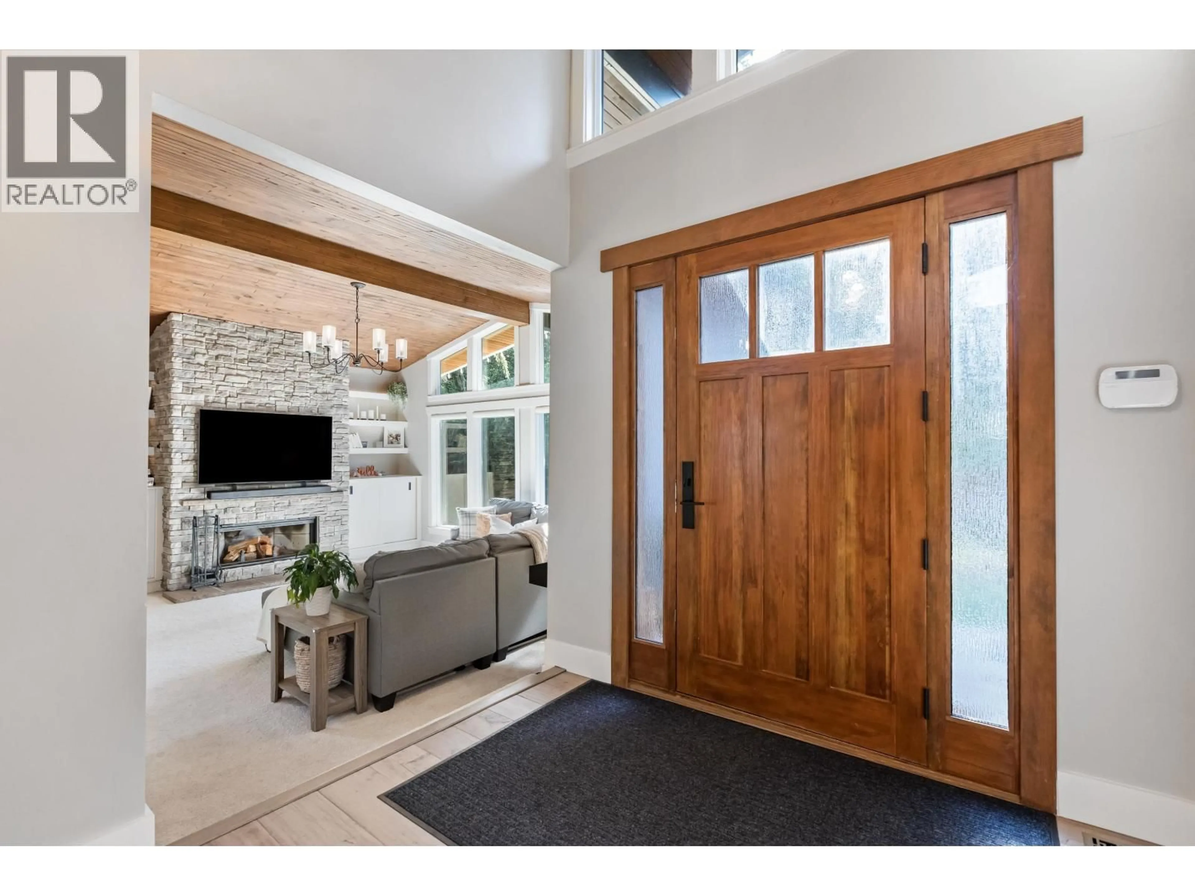 Indoor entryway for 23245 DOGWOOD AVENUE, Maple Ridge British Columbia V2X4S4
