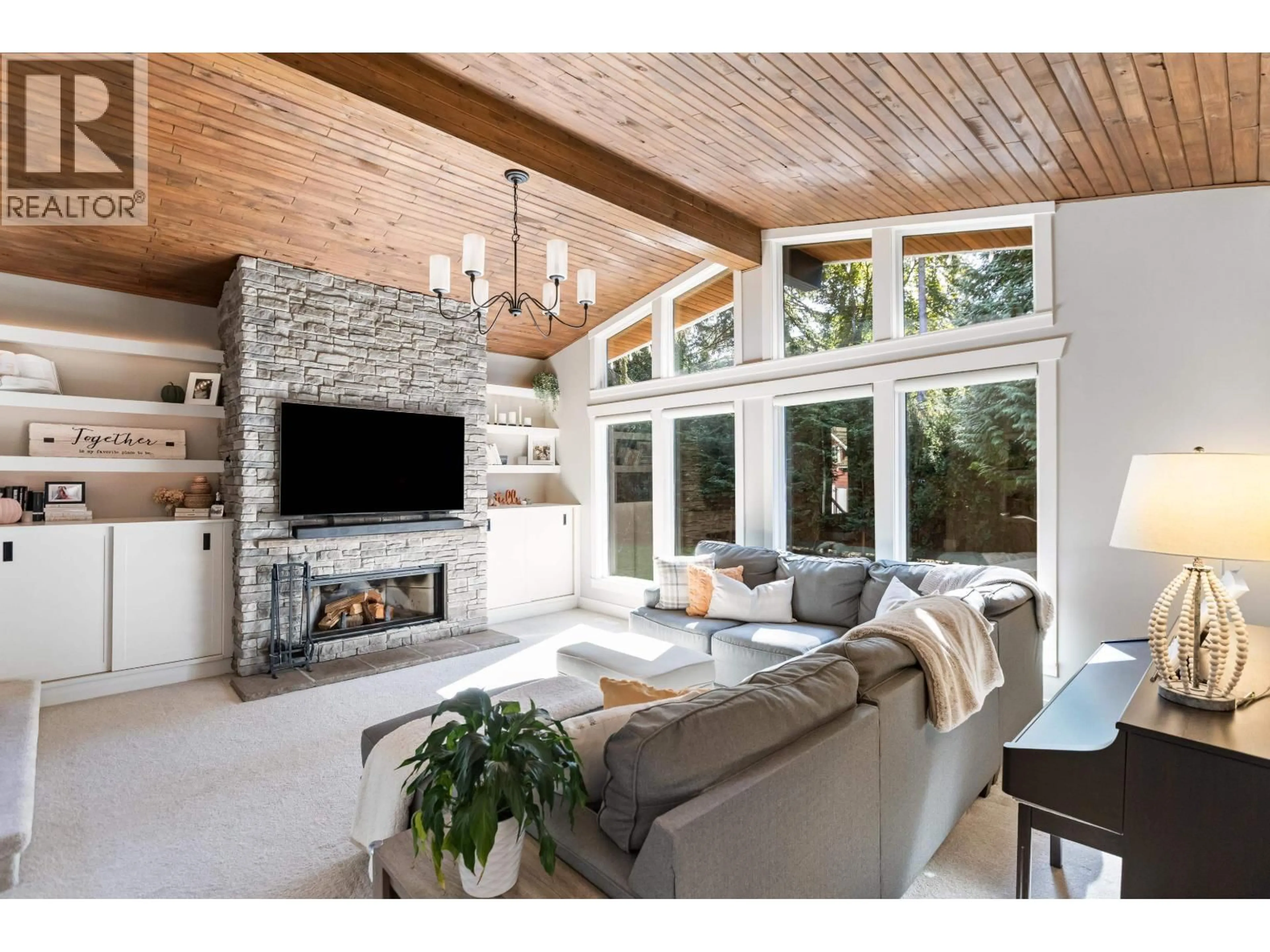 Living room with furniture, unknown for 23245 DOGWOOD AVENUE, Maple Ridge British Columbia V2X4S4