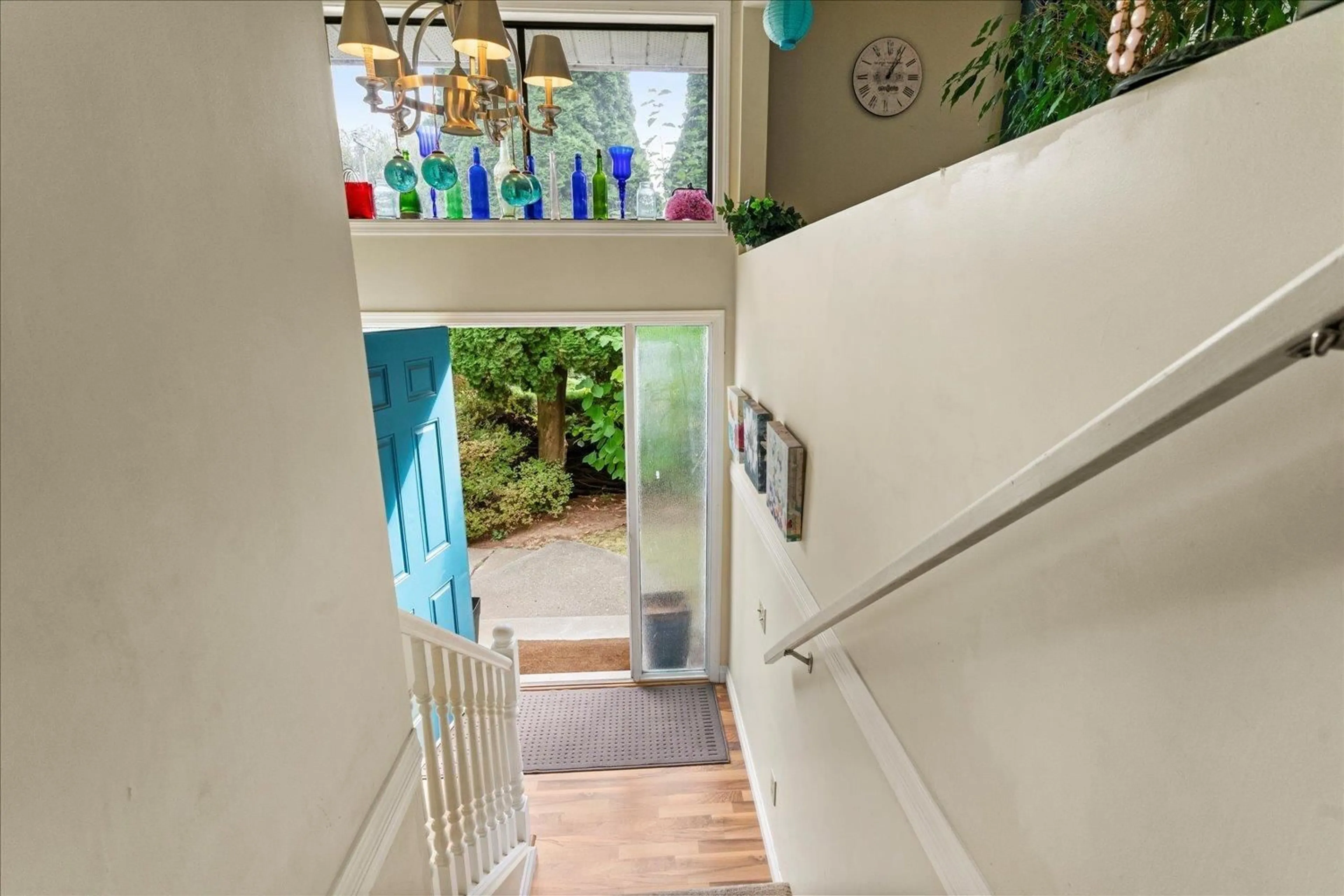 Indoor foyer for 35063 DELAIR, Abbotsford British Columbia V3G2E3