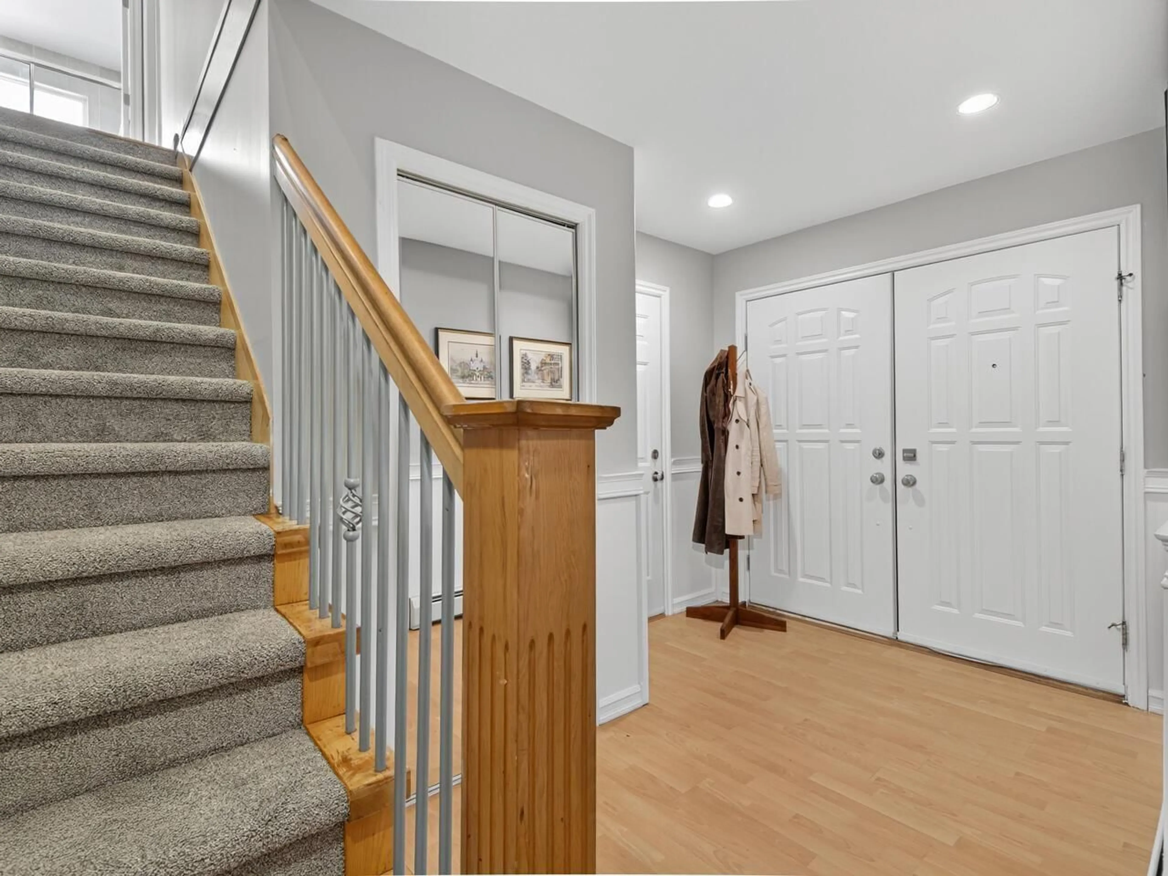 Indoor entryway for 8011 163RD, Surrey British Columbia V4N0J6