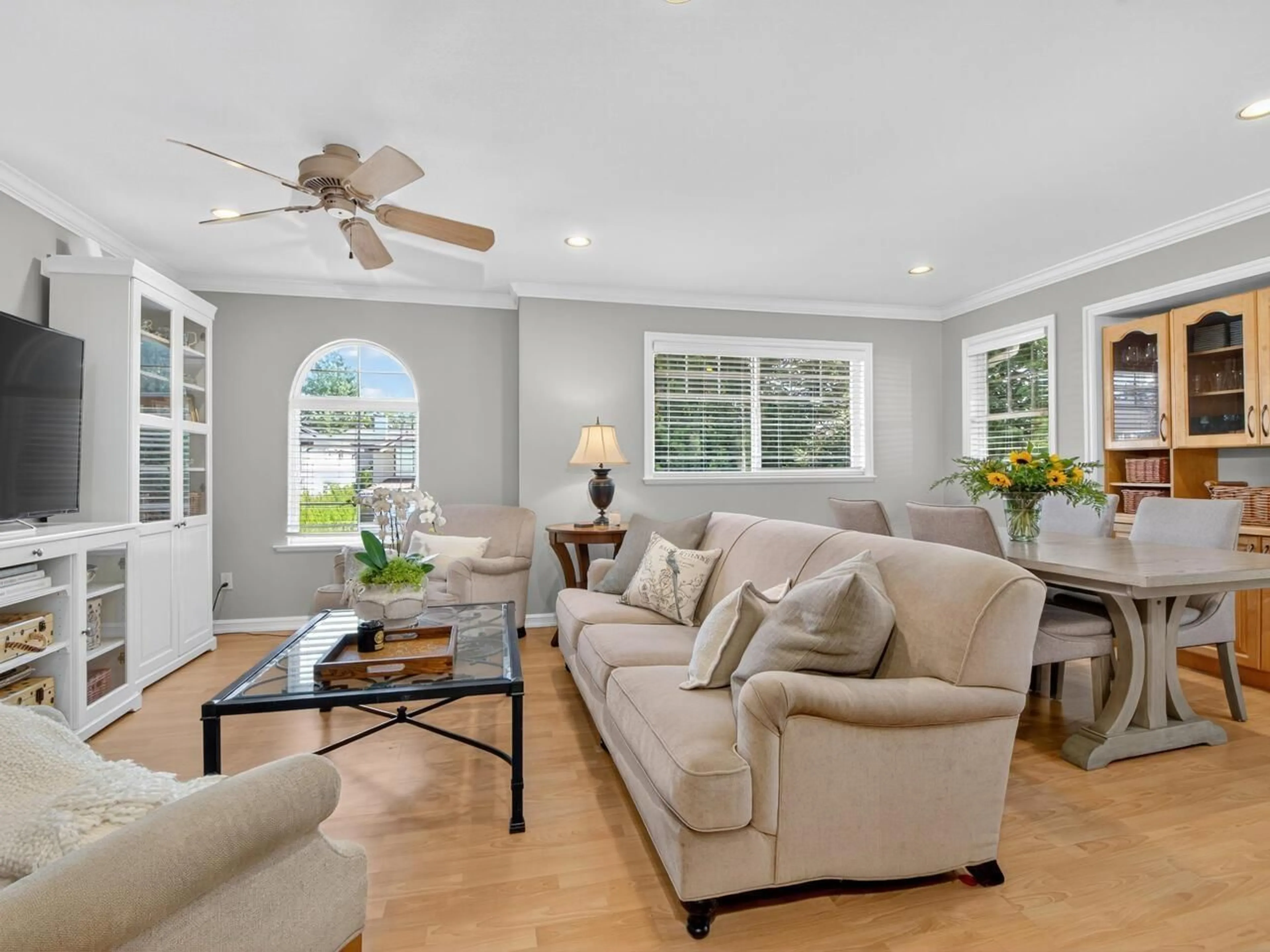 Living room with furniture, unknown for 8011 163RD, Surrey British Columbia V4N0J6