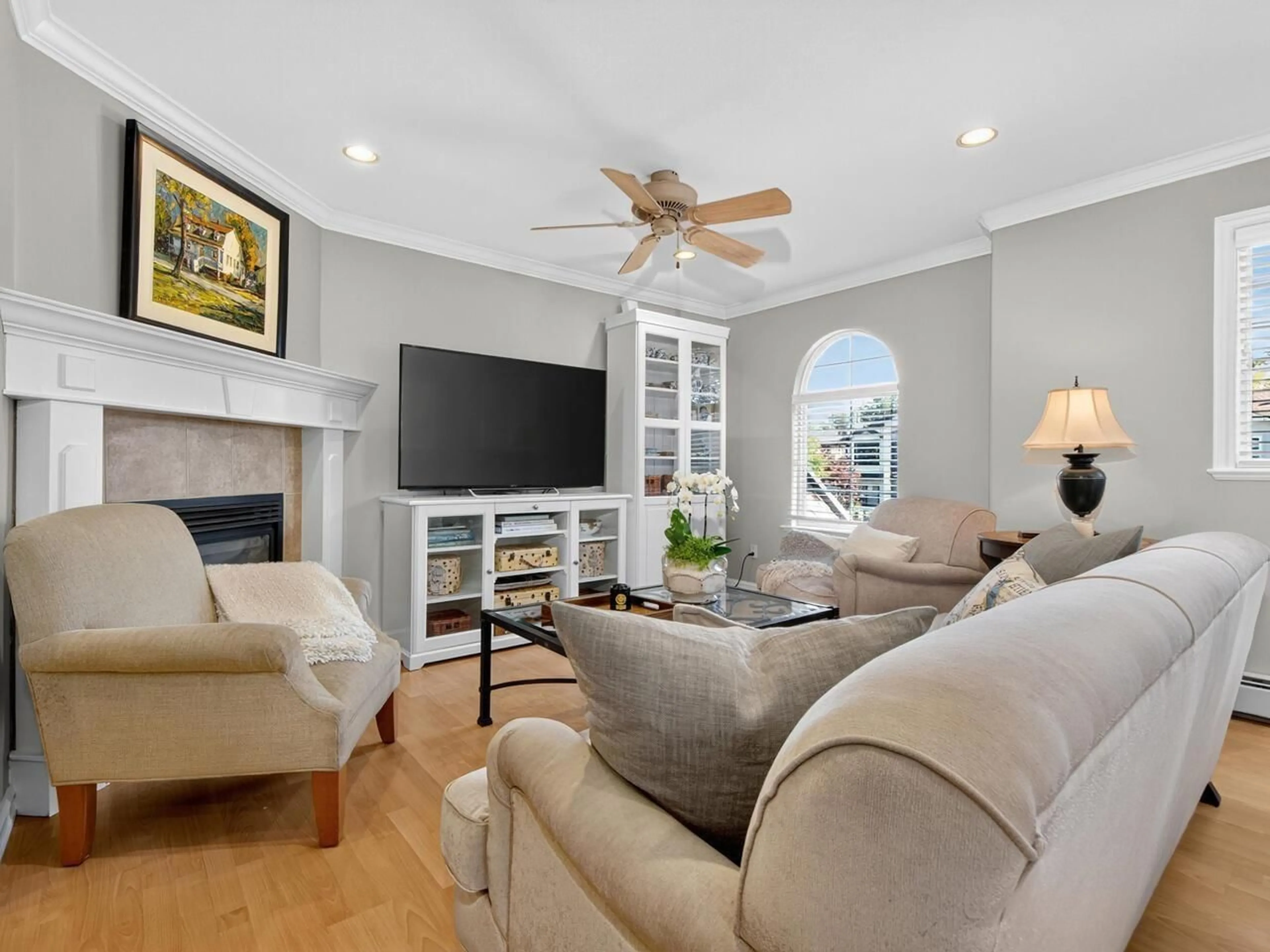Living room with furniture, unknown for 8011 163RD, Surrey British Columbia V4N0J6