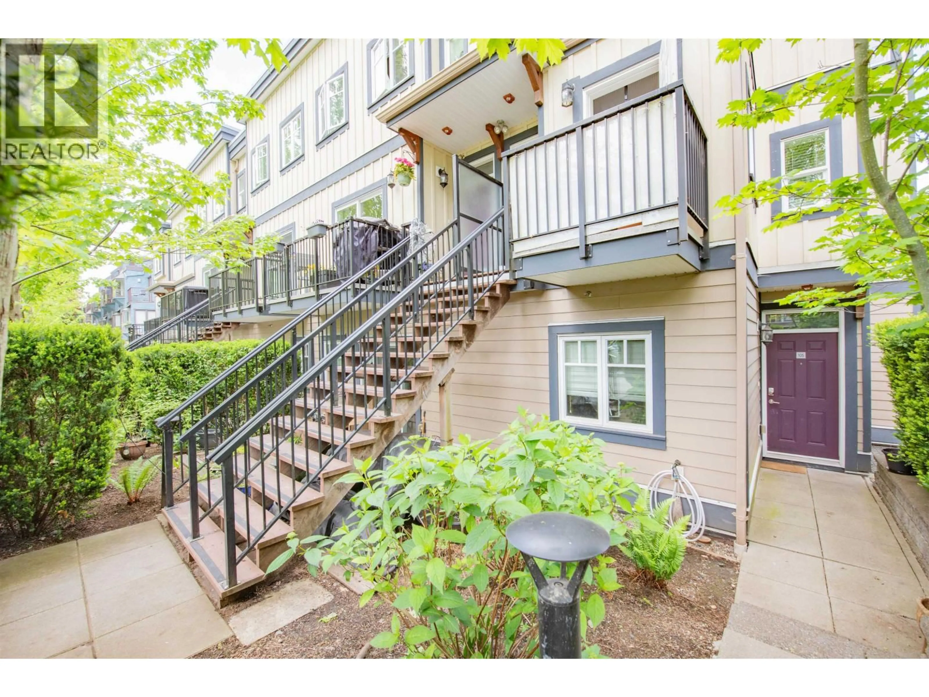 Patio, street for 207 - 2263 TRIUMPH STREET, Vancouver British Columbia V5L1L2