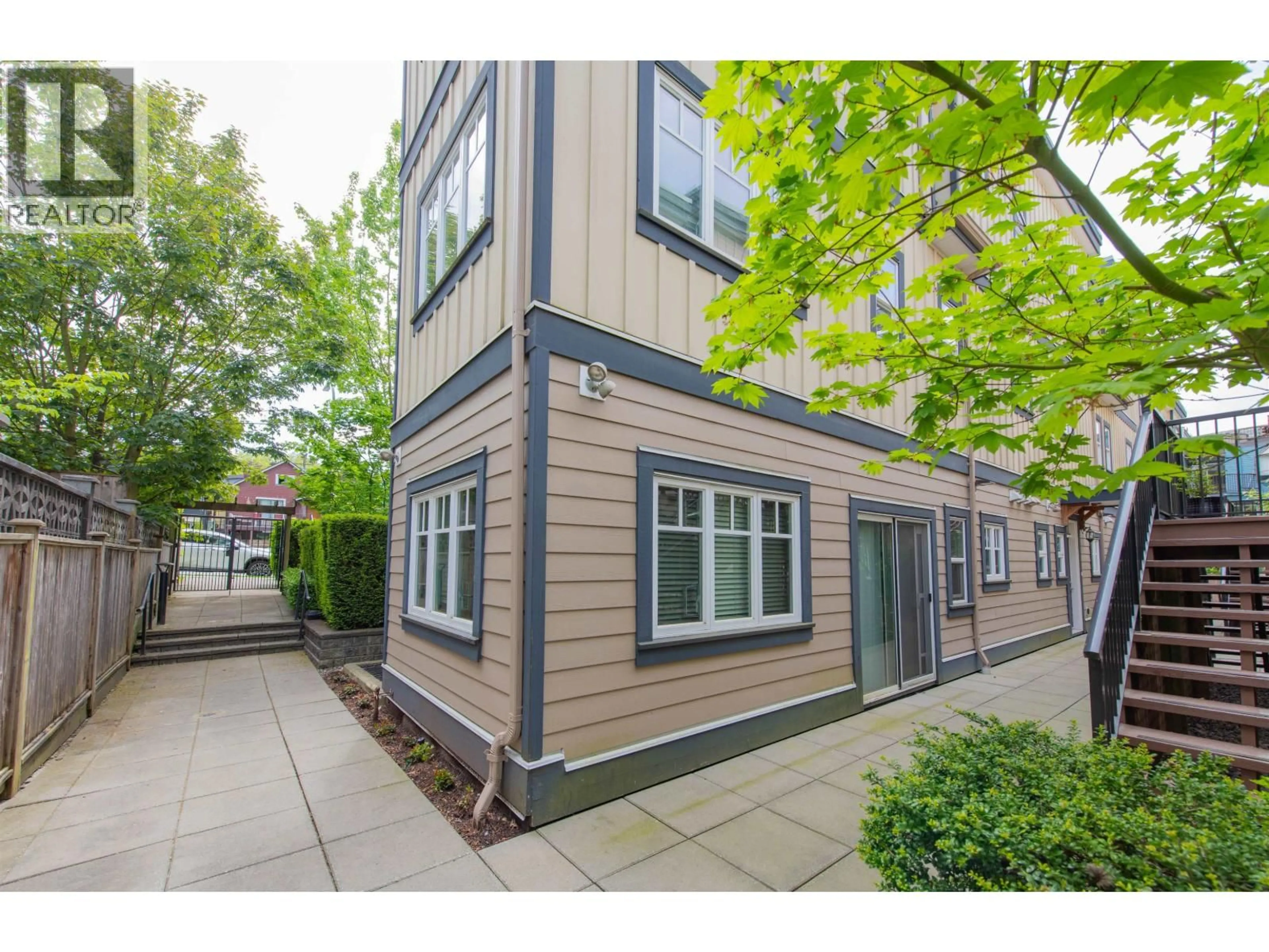 Home with vinyl exterior material, street for 207 - 2263 TRIUMPH STREET, Vancouver British Columbia V5L1L2
