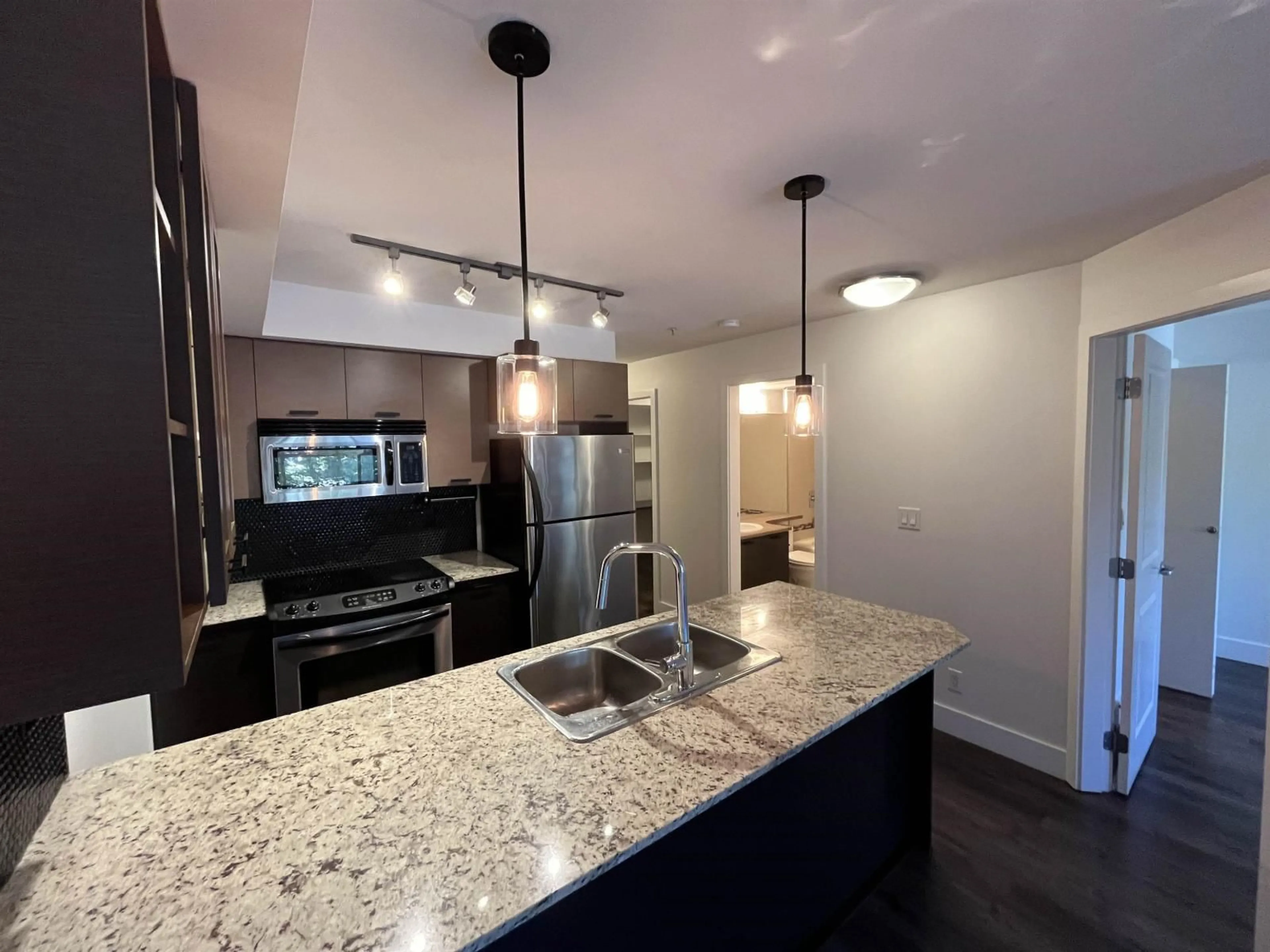 Open concept kitchen, unknown for 234 - 2233 MCKENZIE, Abbotsford British Columbia V2S4A1