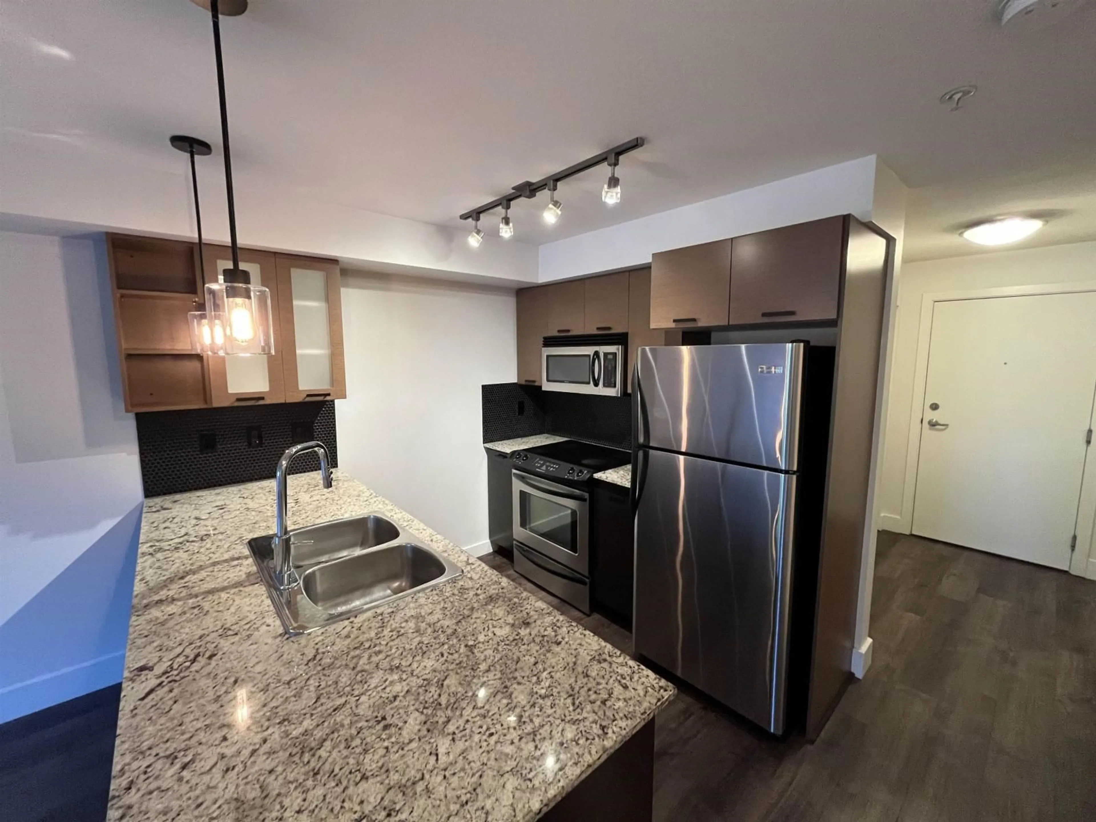 Open concept kitchen, unknown for 234 - 2233 MCKENZIE, Abbotsford British Columbia V2S4A1
