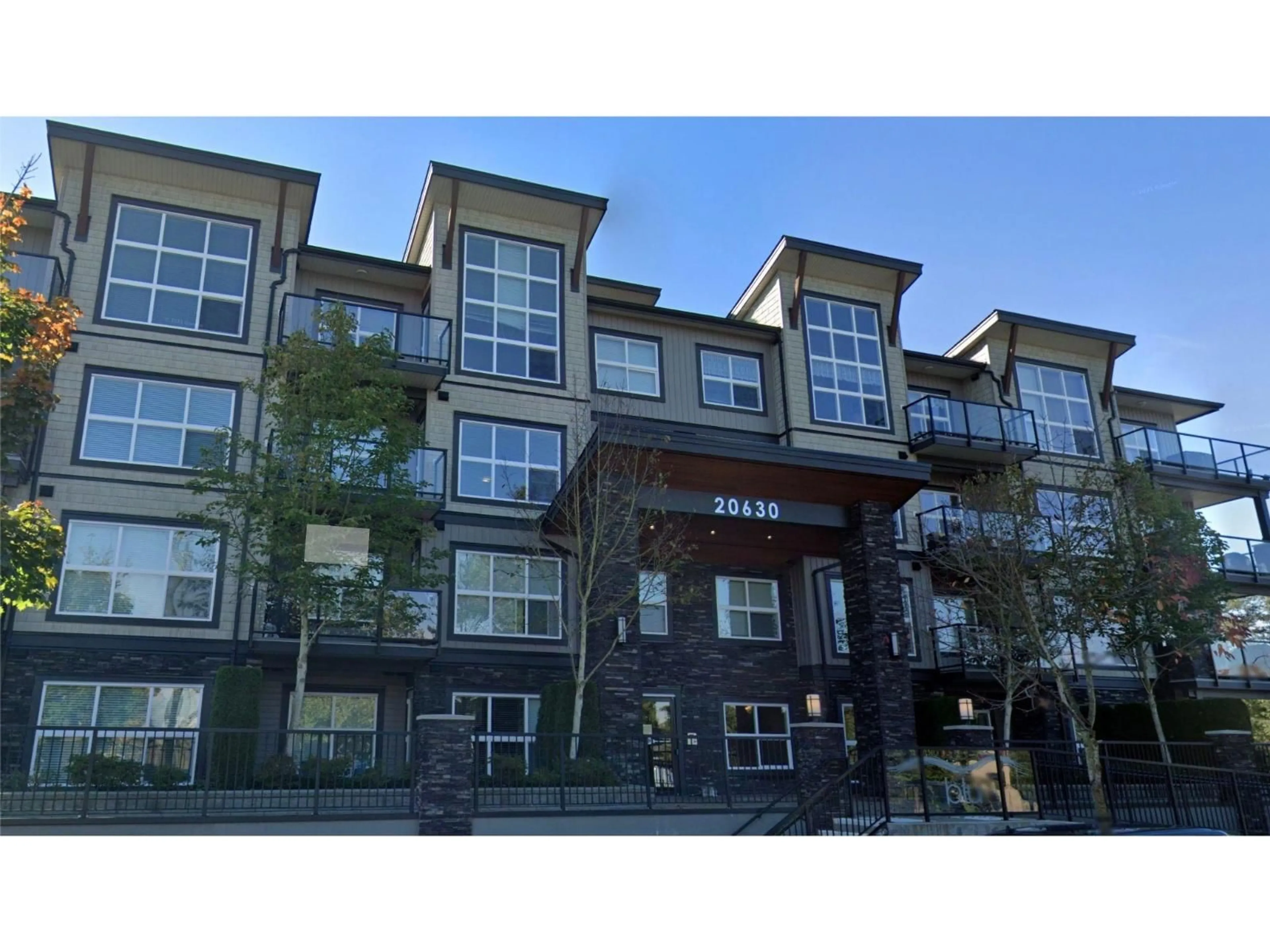 Patio, building for 309 - 20630 DOUGLAS, Langley British Columbia V3A4B8