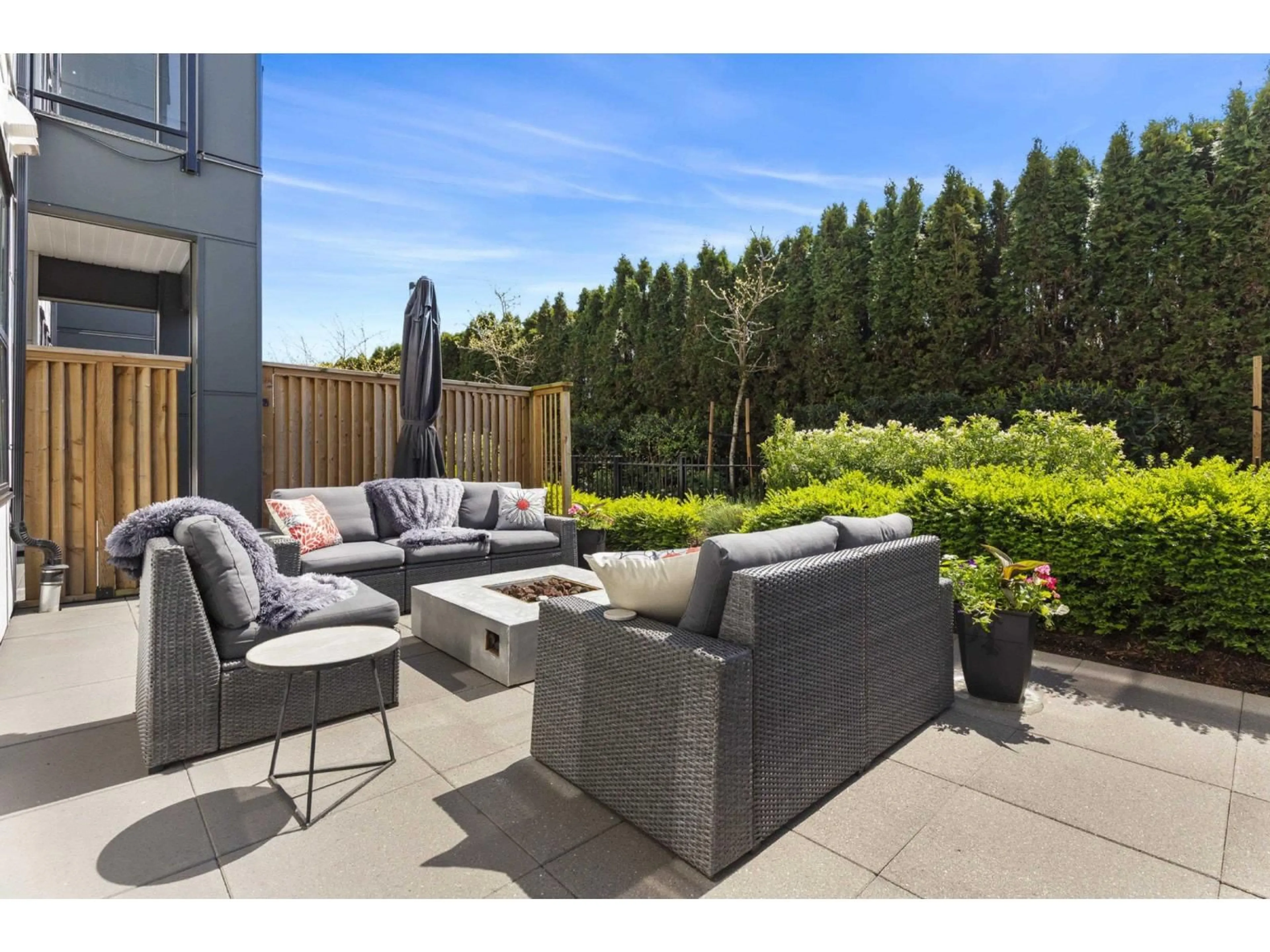 Patio, street for 113 - 2120 GLADWIN, Abbotsford British Columbia V2S0L7