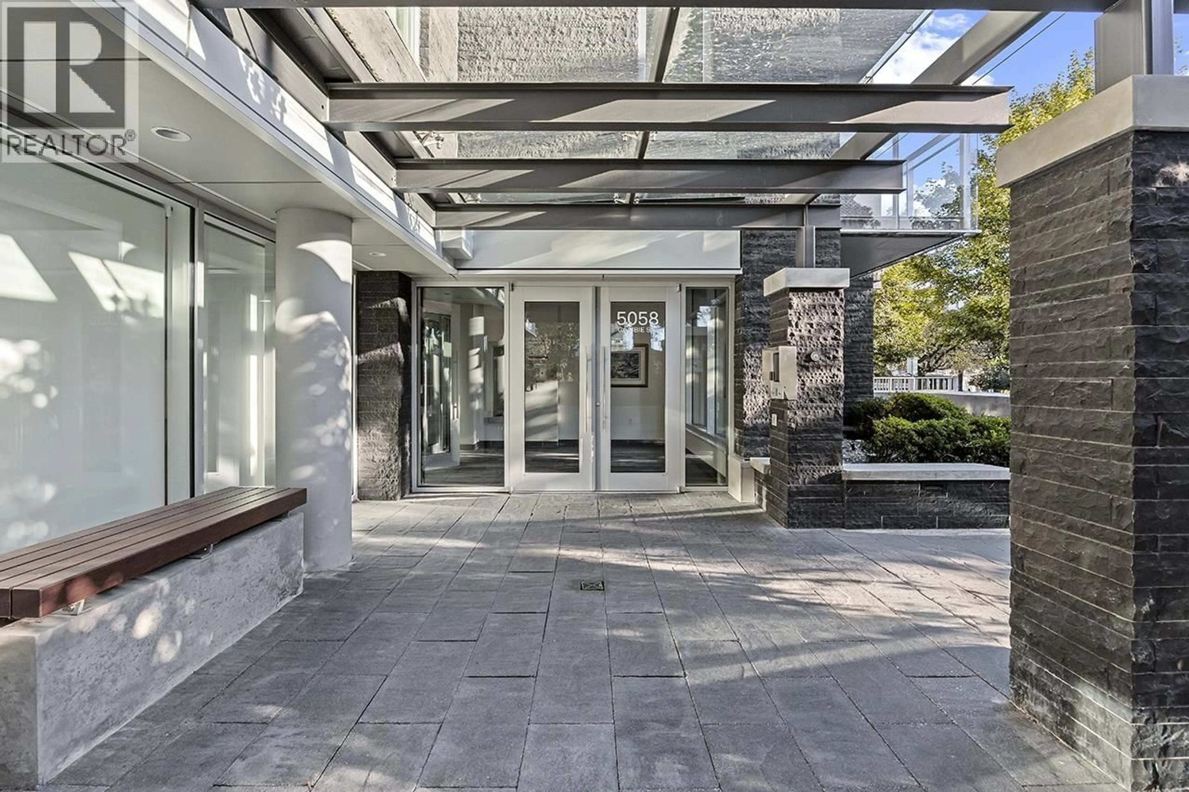 Indoor foyer for 104 - 5058 CAMBIE STREET, Vancouver British Columbia V5Z2Z5