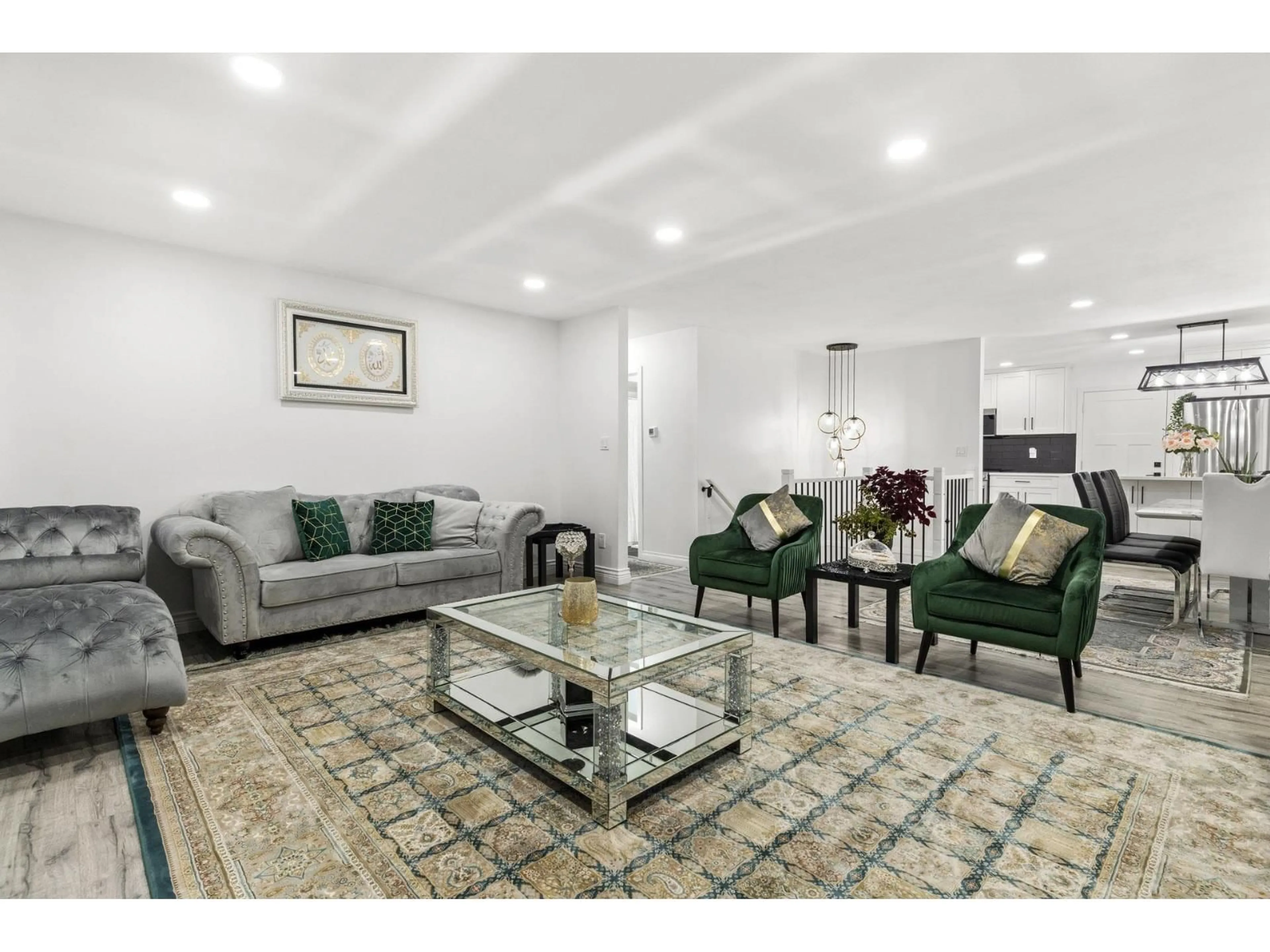 Living room with furniture, unknown for 14498 92, Surrey British Columbia V3R7L2