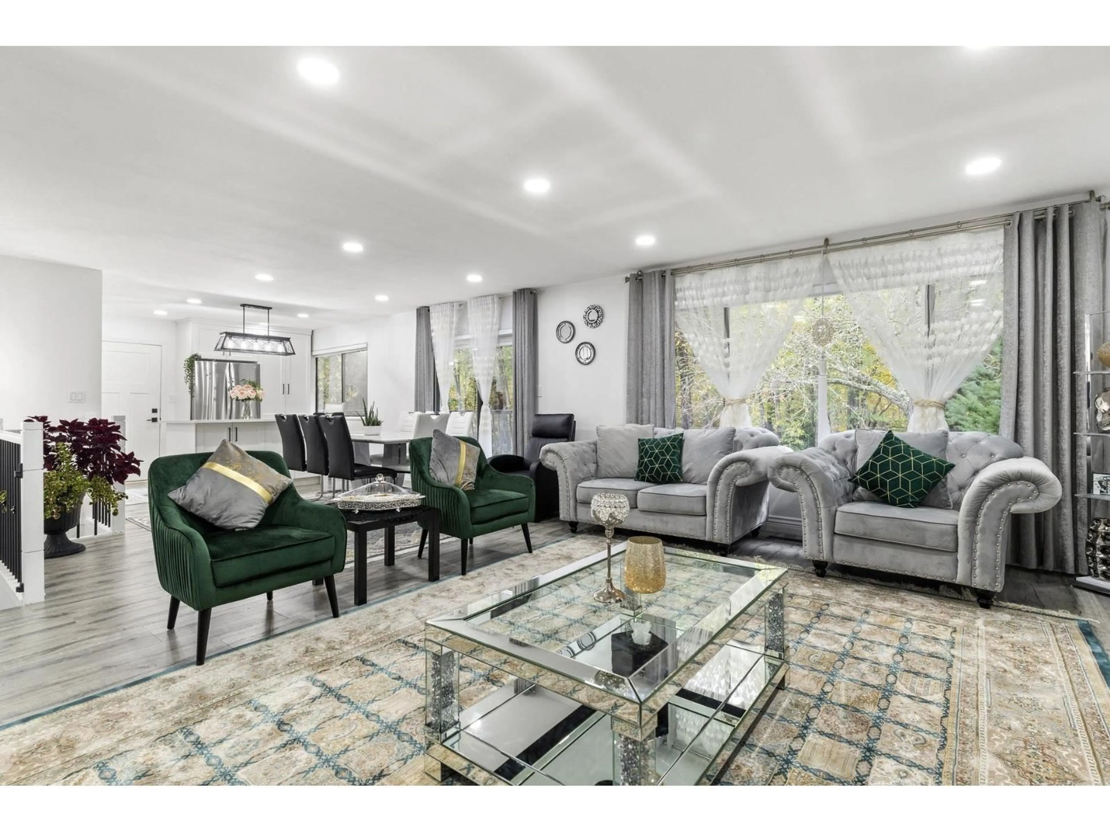 Living room with furniture, unknown for 14498 92, Surrey British Columbia V3R7L2