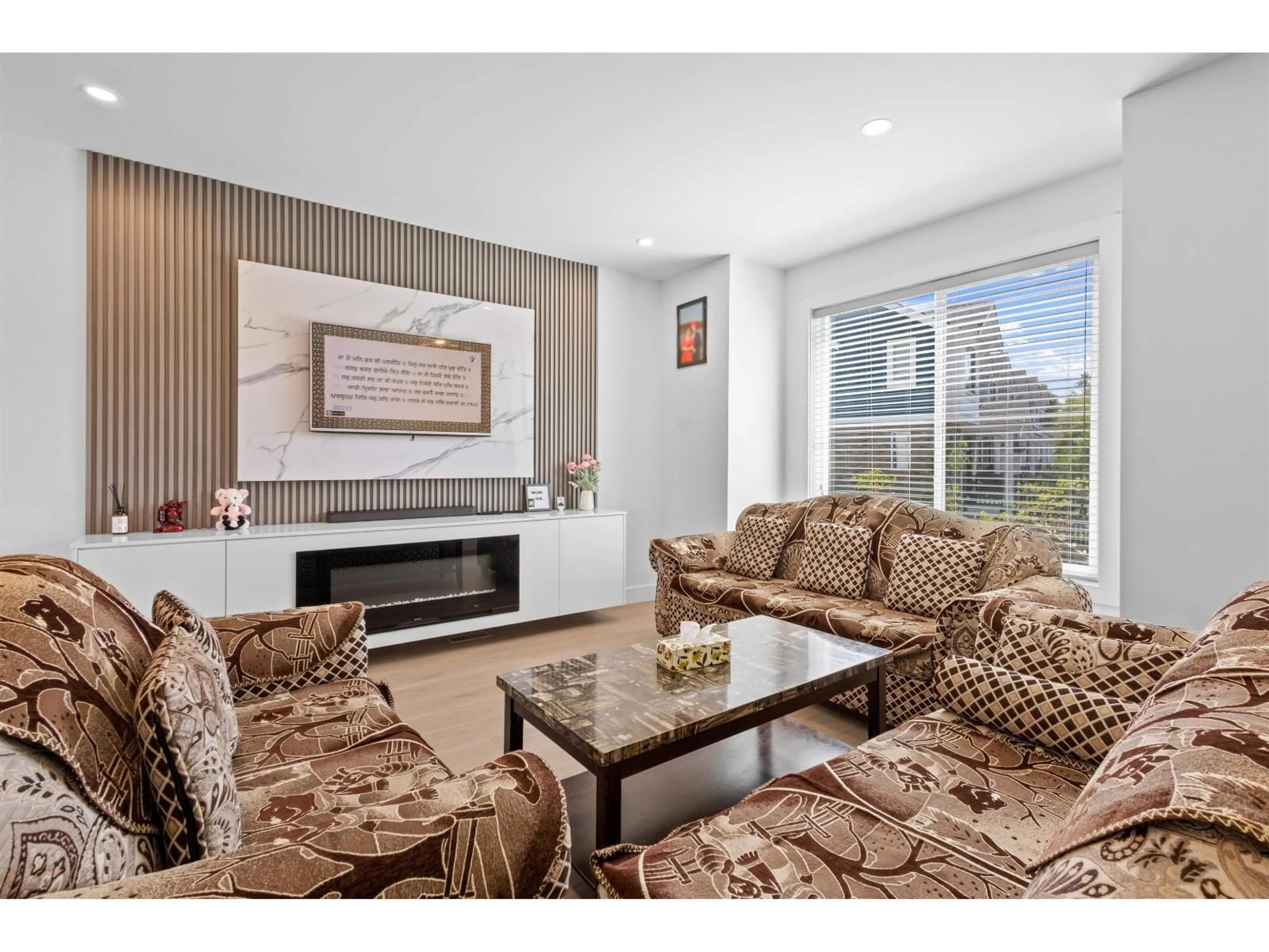 Living room with furniture, unknown for 1 - 14355 62, Surrey British Columbia V3X0K6