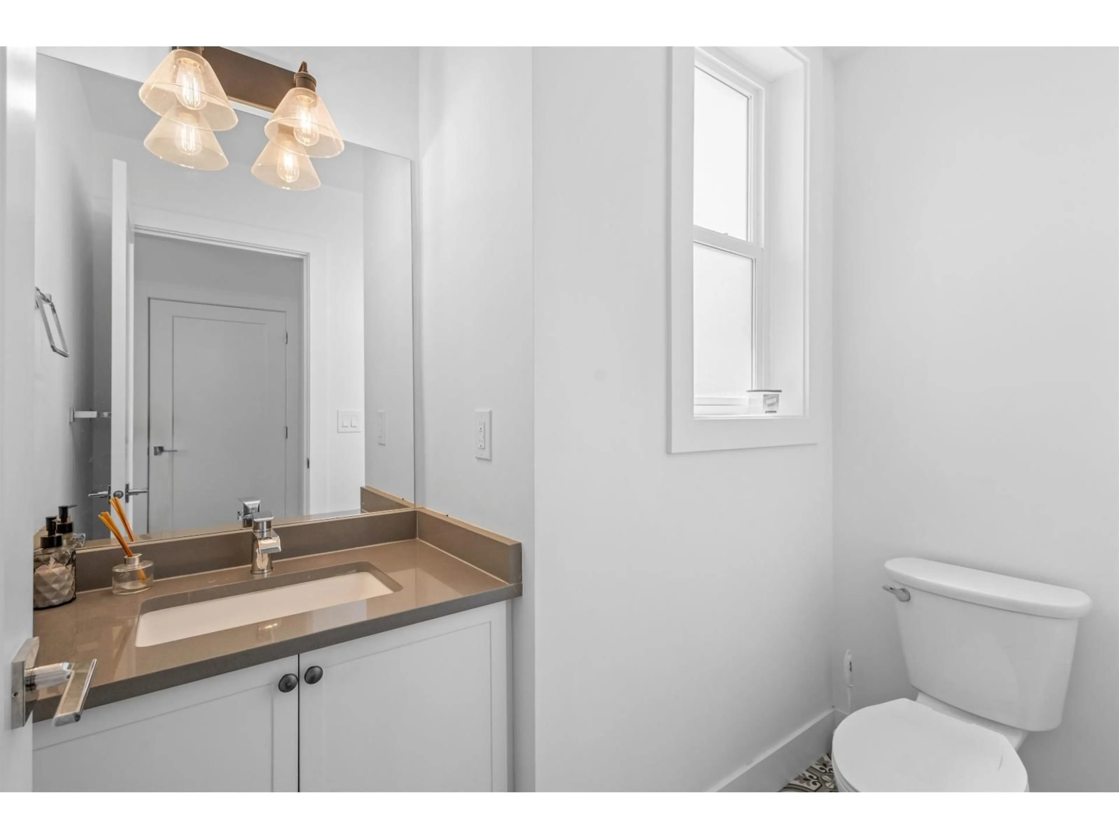 Standard bathroom, unknown for 1 - 14355 62, Surrey British Columbia V3X0K6