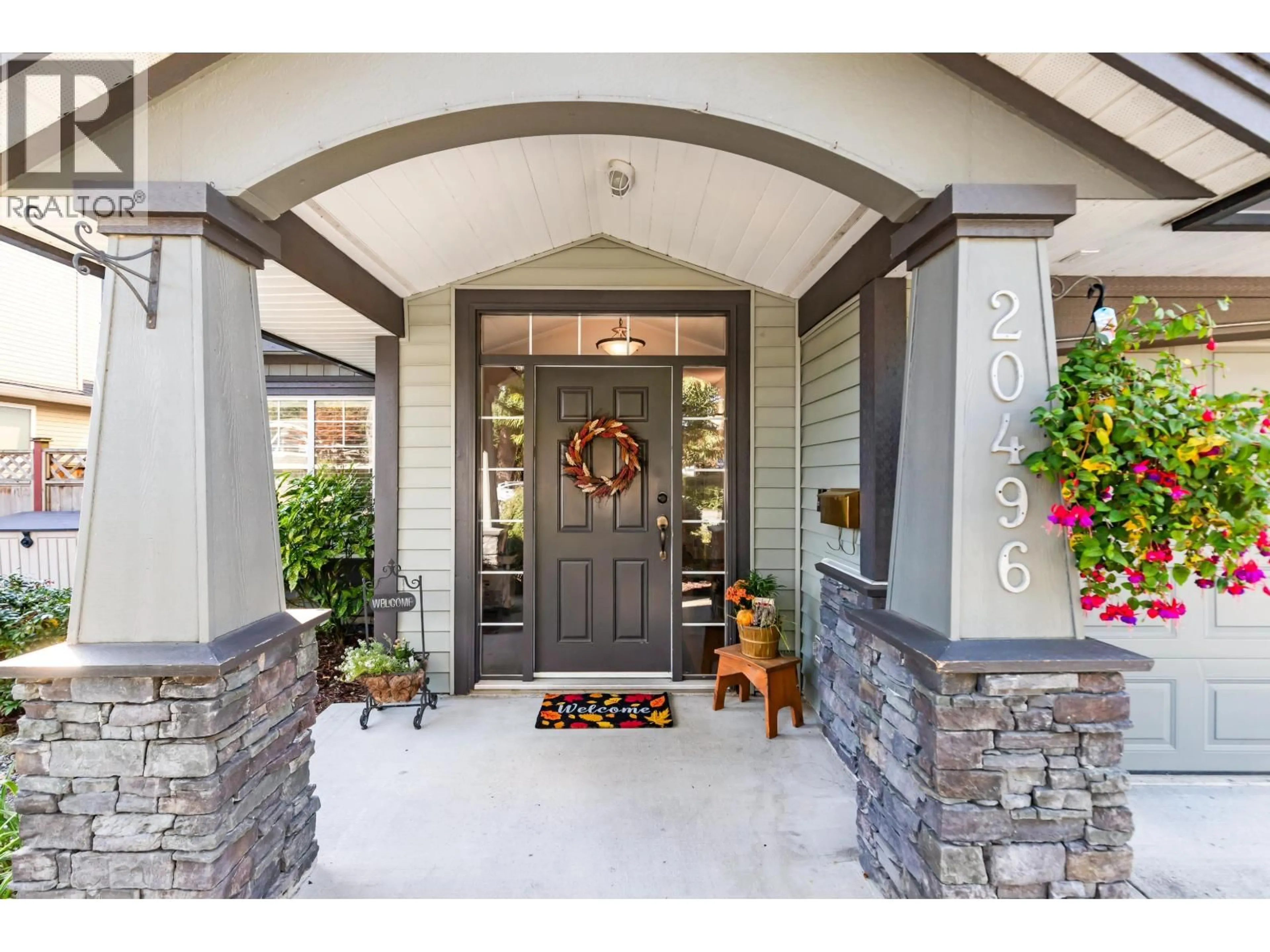 Indoor entryway for 20496 123 AVENUE, Maple Ridge British Columbia V2X4A7