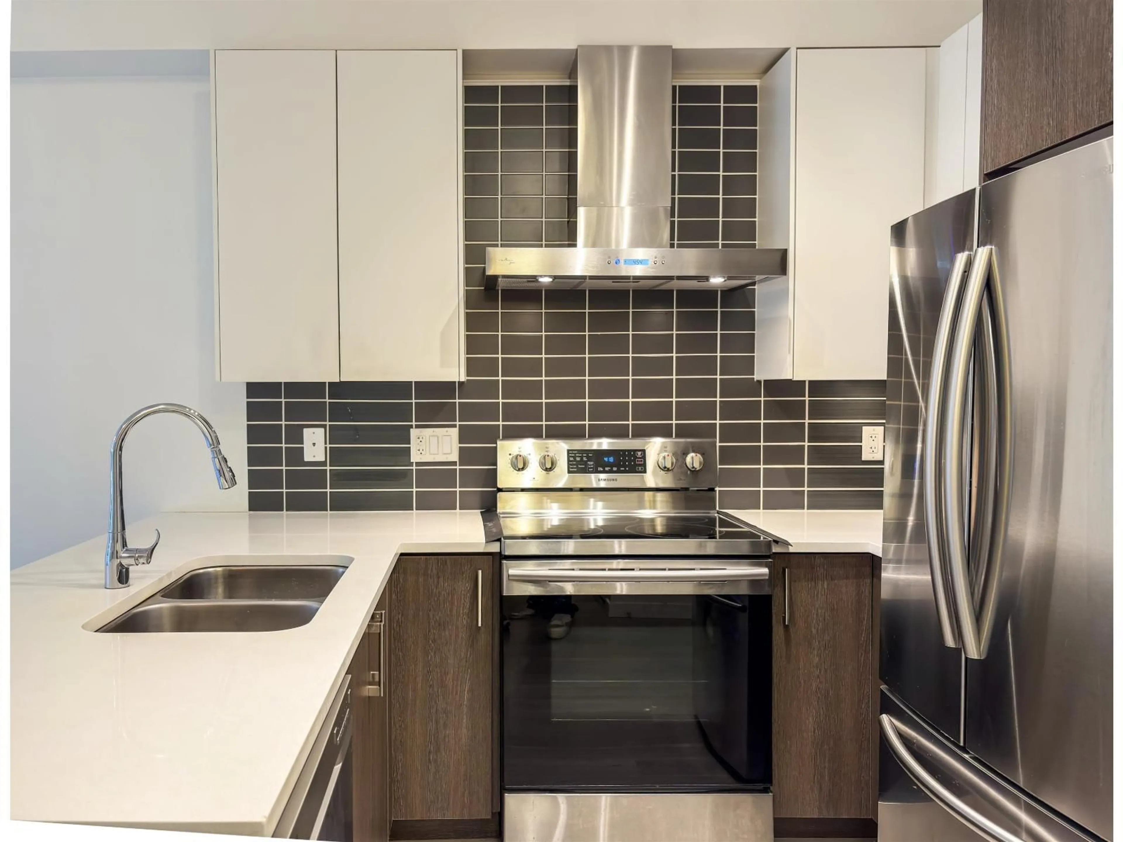 Standard kitchen, ceramic/tile floor for 213 - 6480 195A, Surrey British Columbia V4N6P1