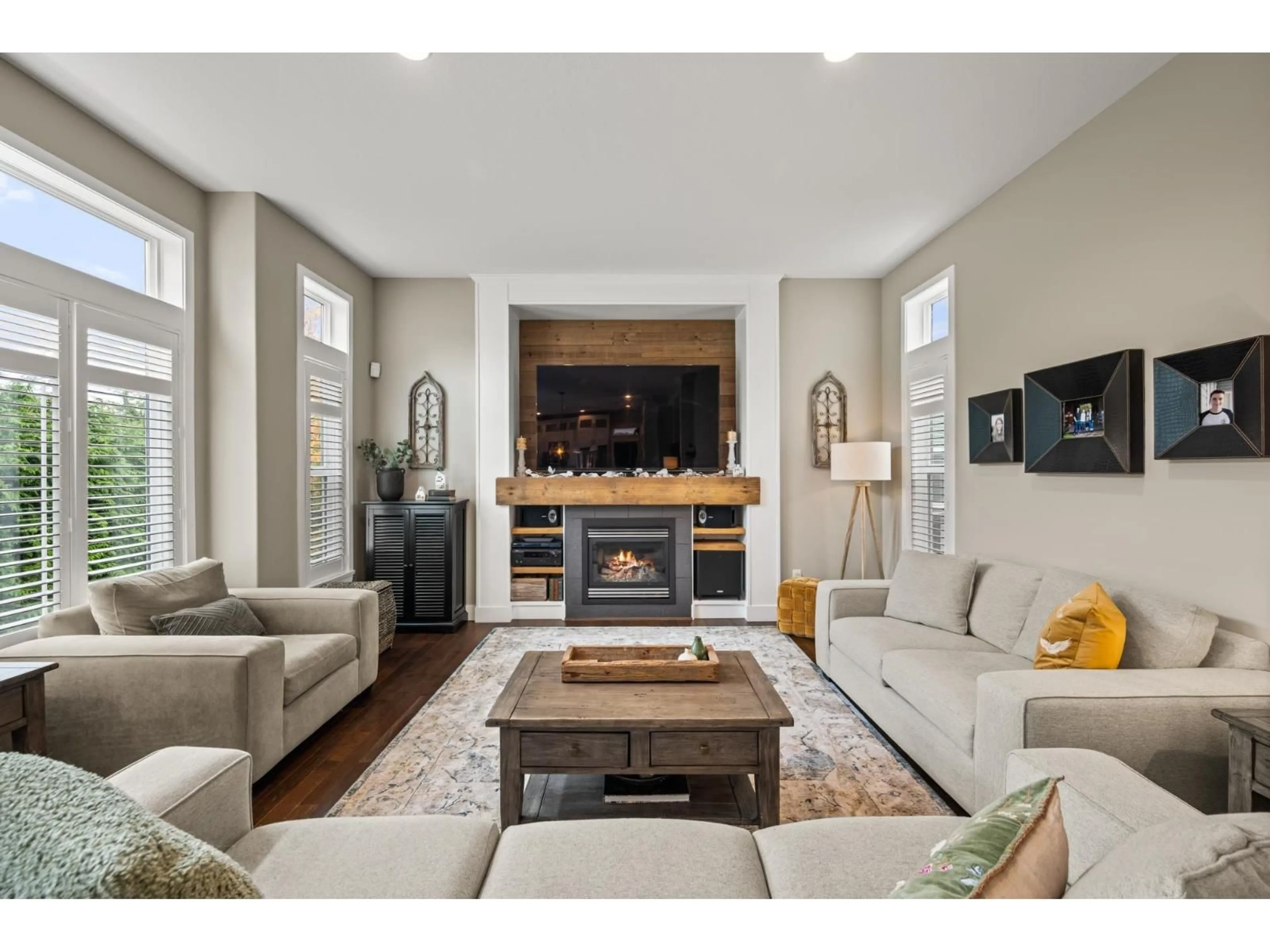 Living room with furniture, unknown for 6087 163A, Surrey British Columbia V3S2H7
