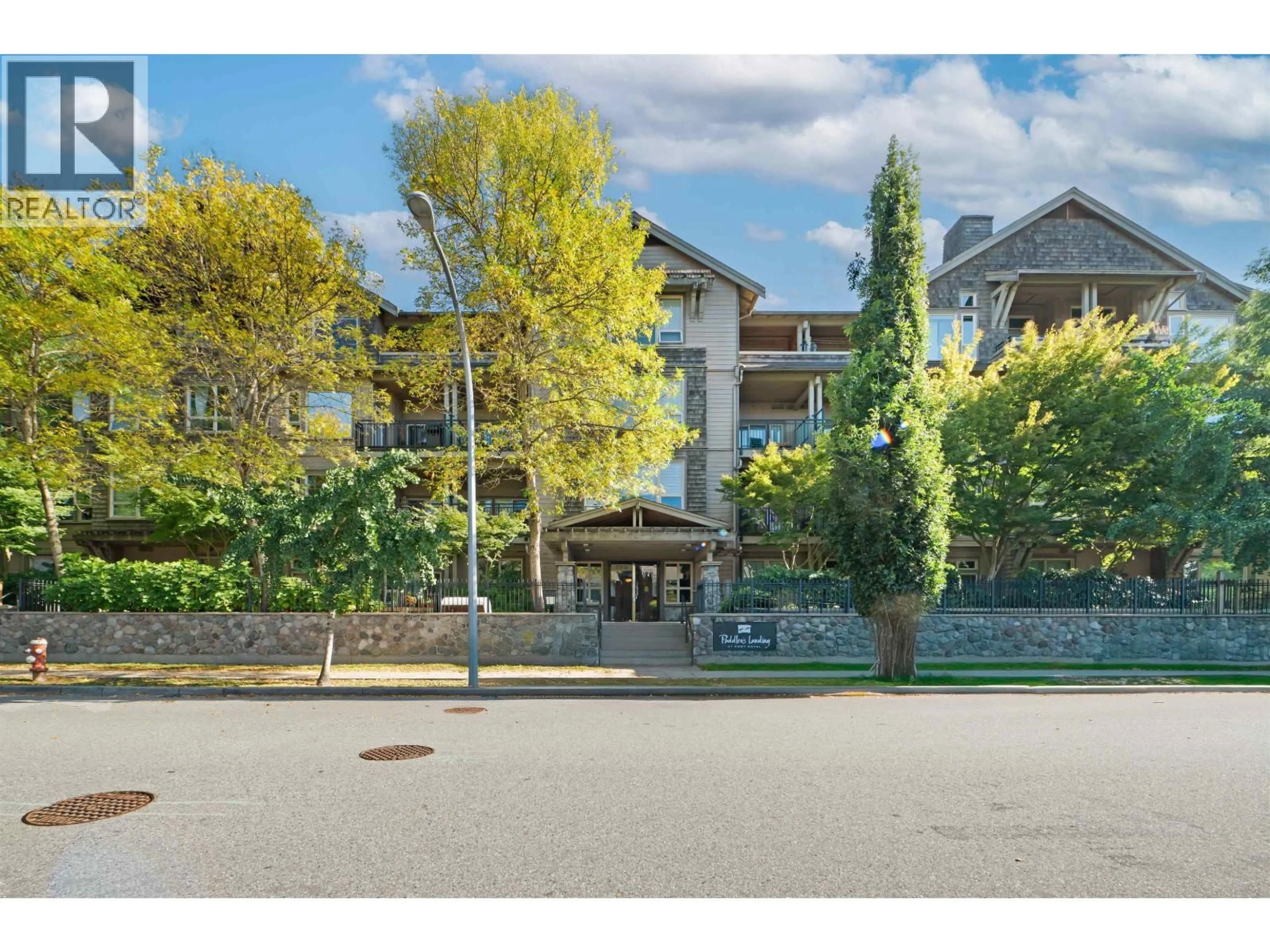 A pic from outside/outdoor area/front of a property/back of a property/a pic from drone, street for 402 - 250 SALTER STREET, New Westminster British Columbia V3M0B7