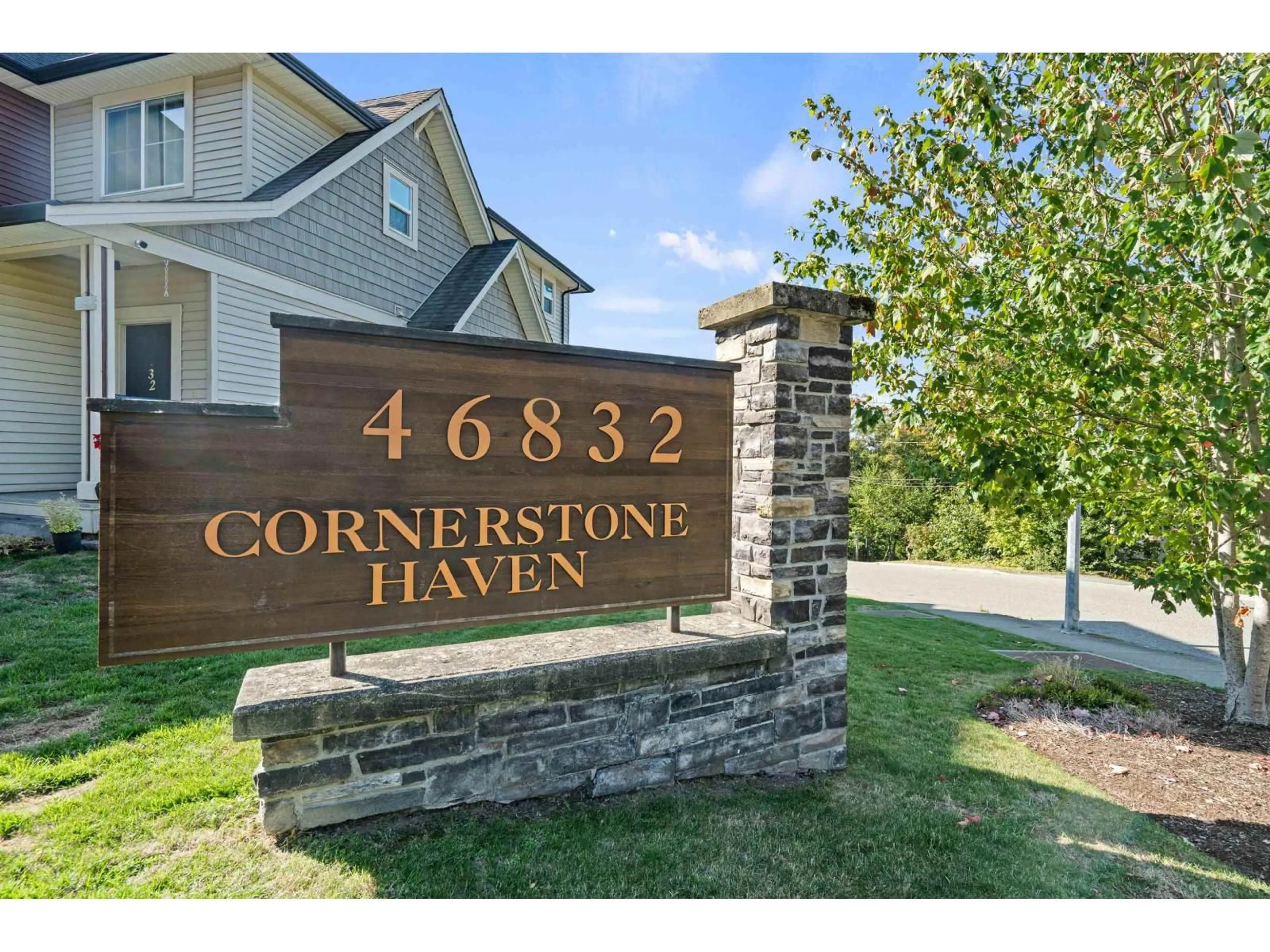 Indoor foyer for 19 - 46832 HUDSON ROAD, Chilliwack British Columbia V2R0L9