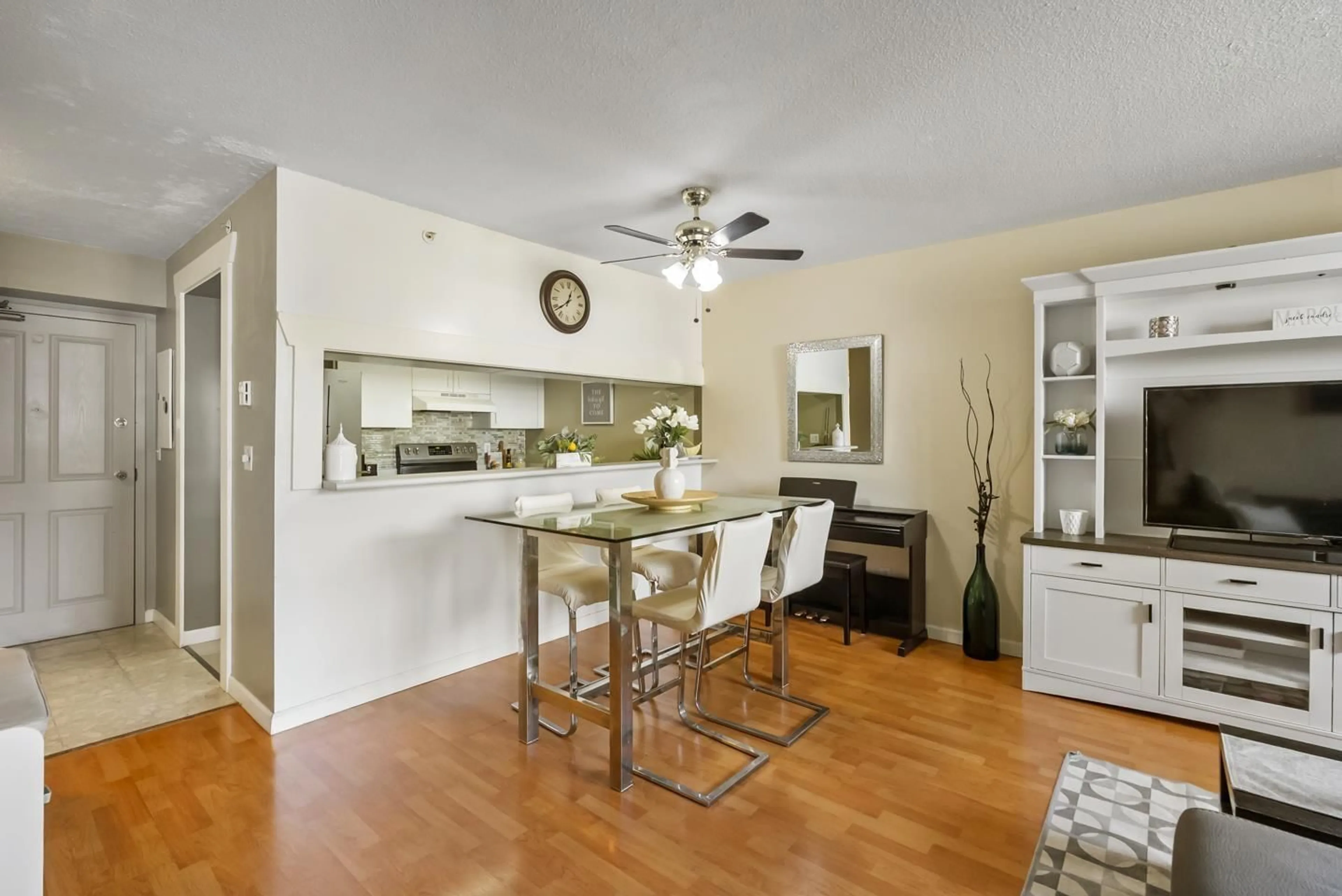 Open concept kitchen, unknown for 304 - 10523 UNIVERSITY, Surrey British Columbia V3T5T8