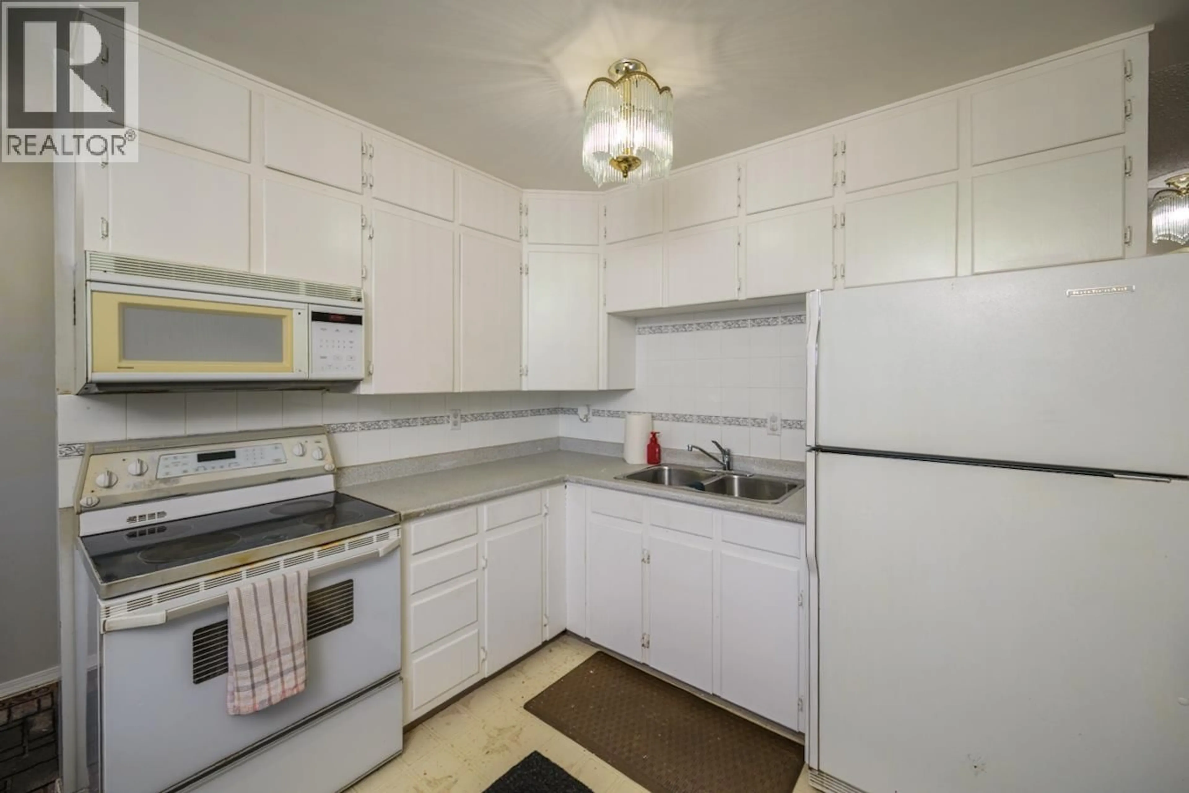 Standard kitchen, unknown for 4574 VALLEY CRESCENT, Prince George British Columbia V2M5M1