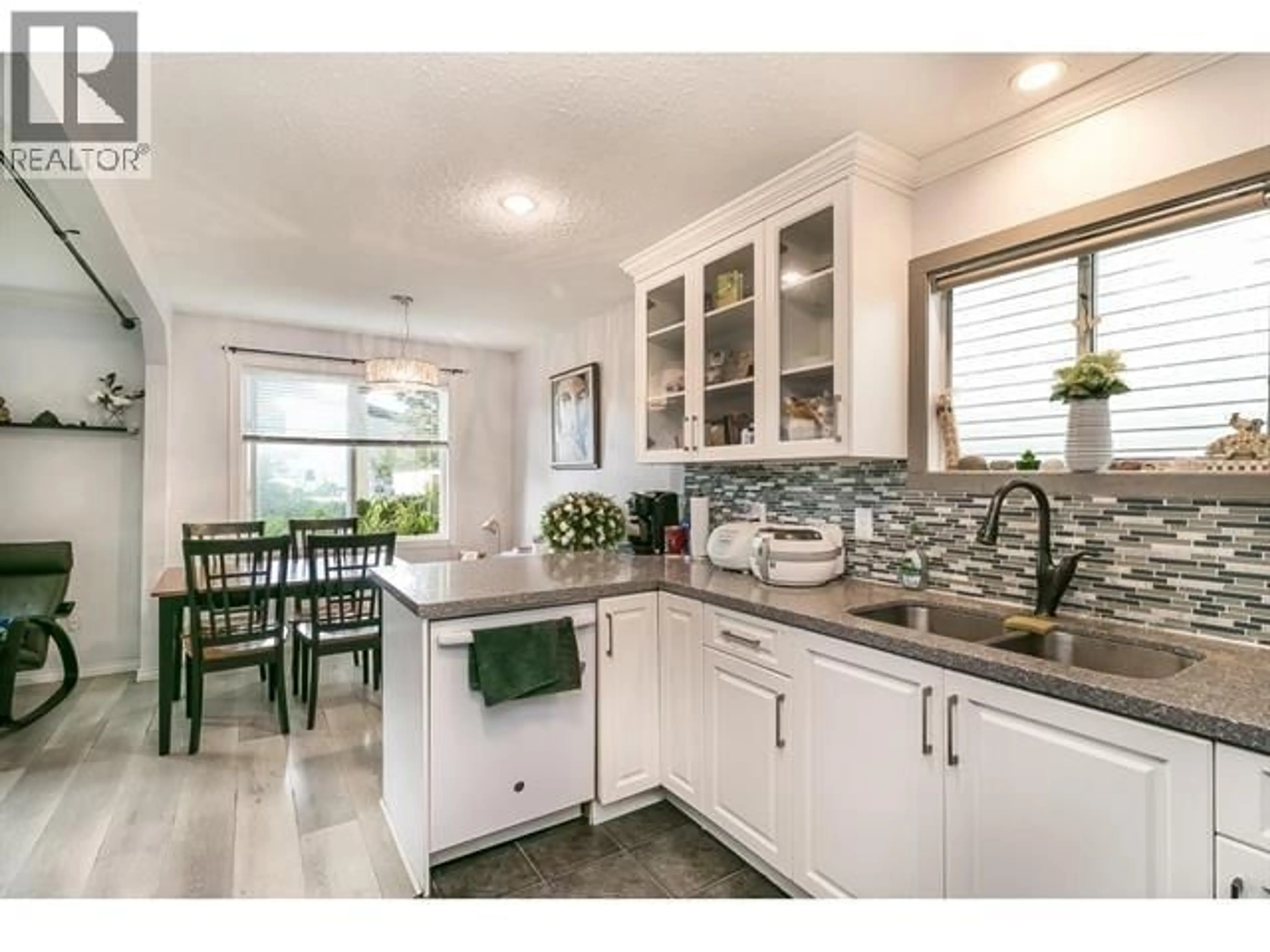 Open concept kitchen, ceramic/tile floor for 2585 DAVIES AVENUE, Port Coquitlam British Columbia V3C2J8