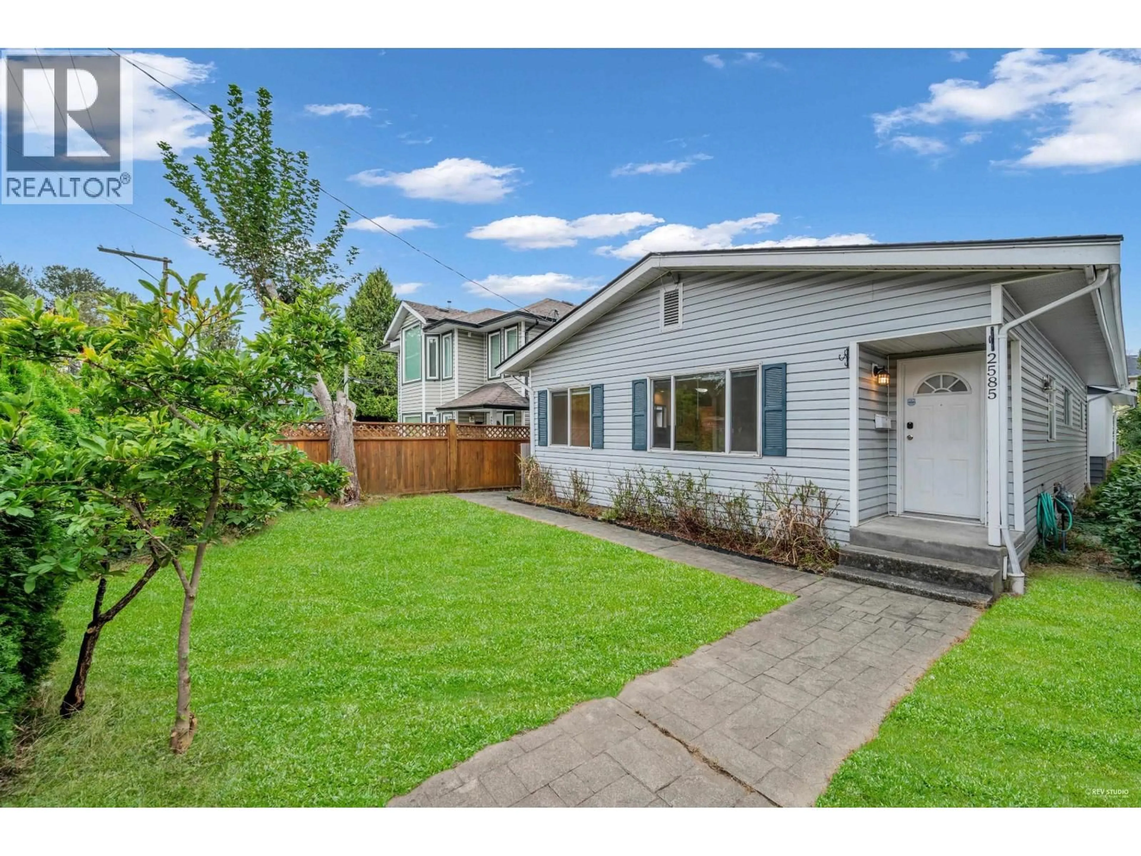 Home with vinyl exterior material, street for 2585 DAVIES AVENUE, Port Coquitlam British Columbia V3C2J8