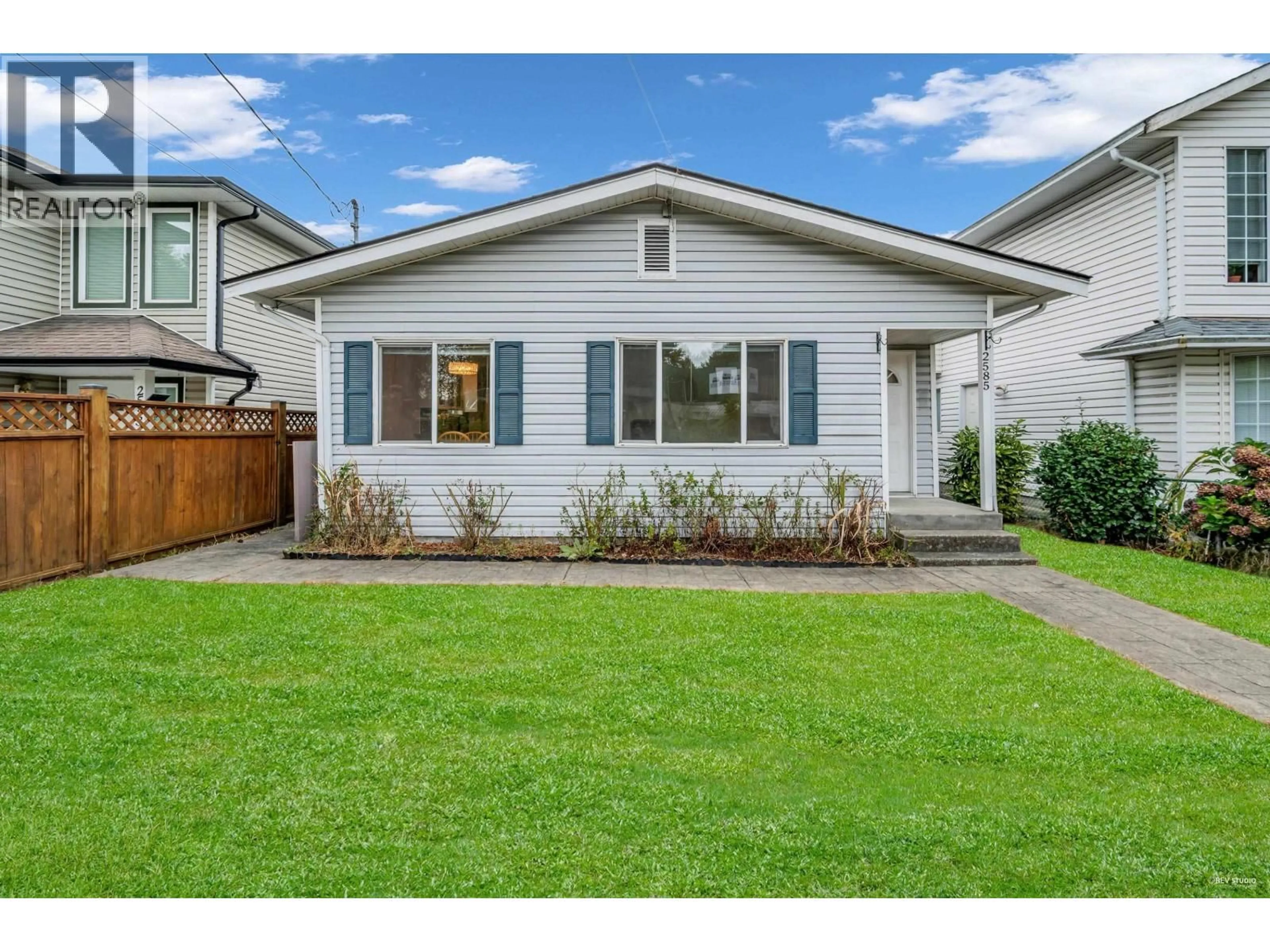 Home with vinyl exterior material, street for 2585 DAVIES AVENUE, Port Coquitlam British Columbia V3C2J8