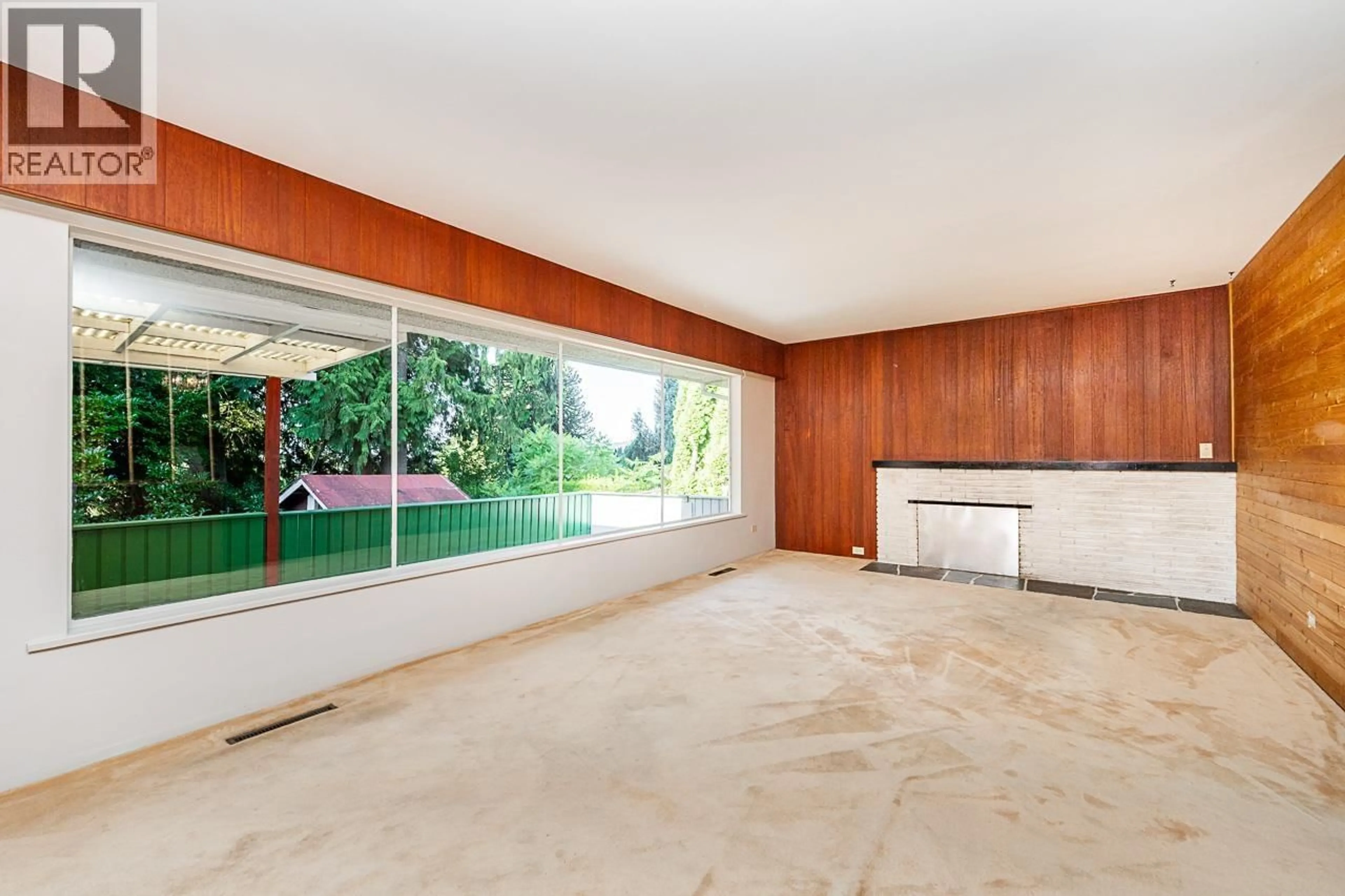 Indoor foyer for 723 HANDSWORTH ROAD, North Vancouver British Columbia V7R1Z9