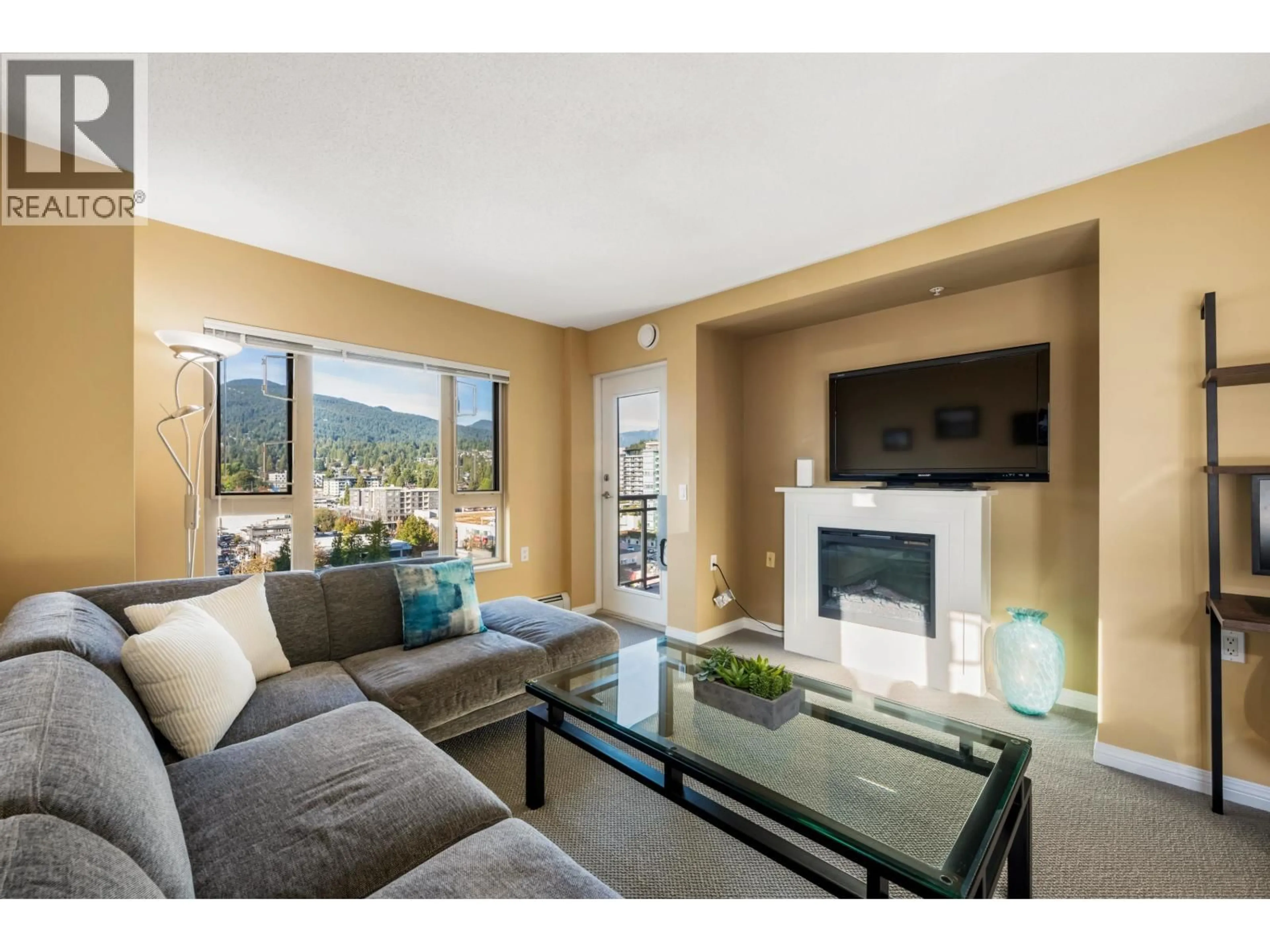 Living room with furniture, unknown for 1206 - 121 15TH STREET, North Vancouver British Columbia V7M1R8