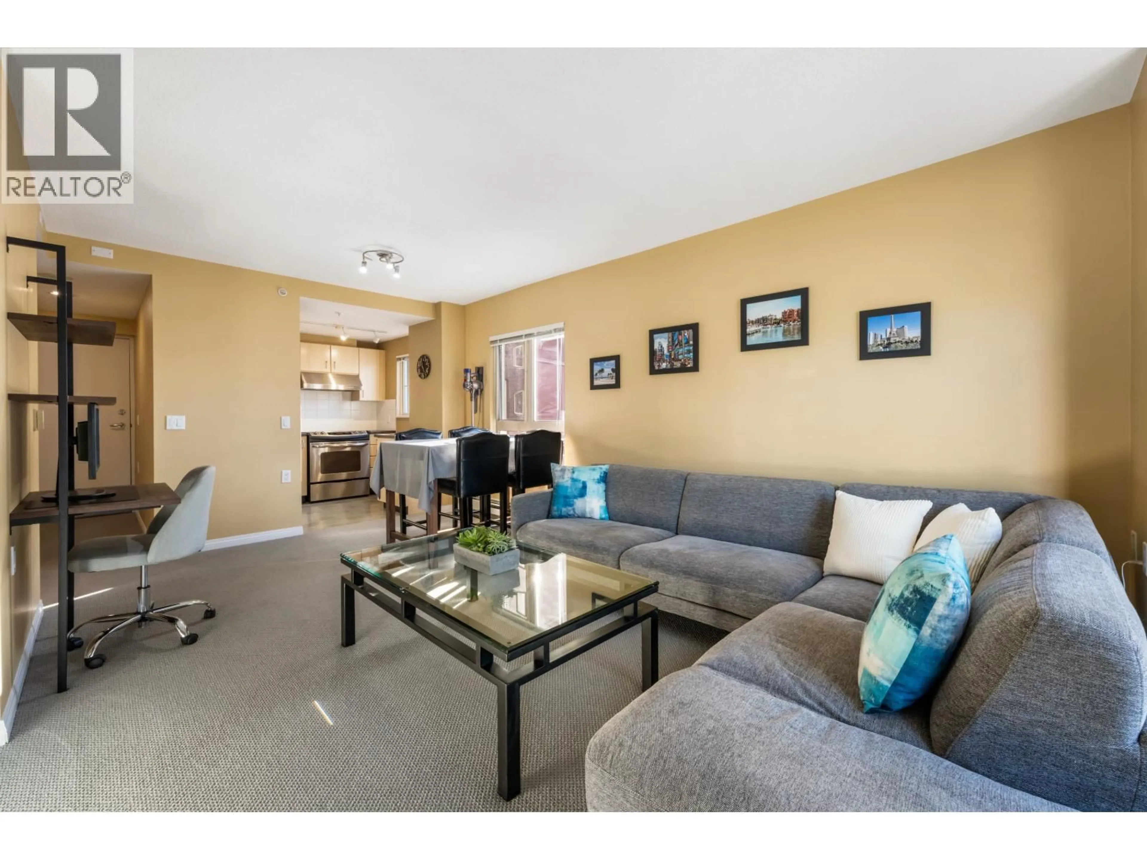 Living room with furniture, unknown for 1206 - 121 15TH STREET, North Vancouver British Columbia V7M1R8