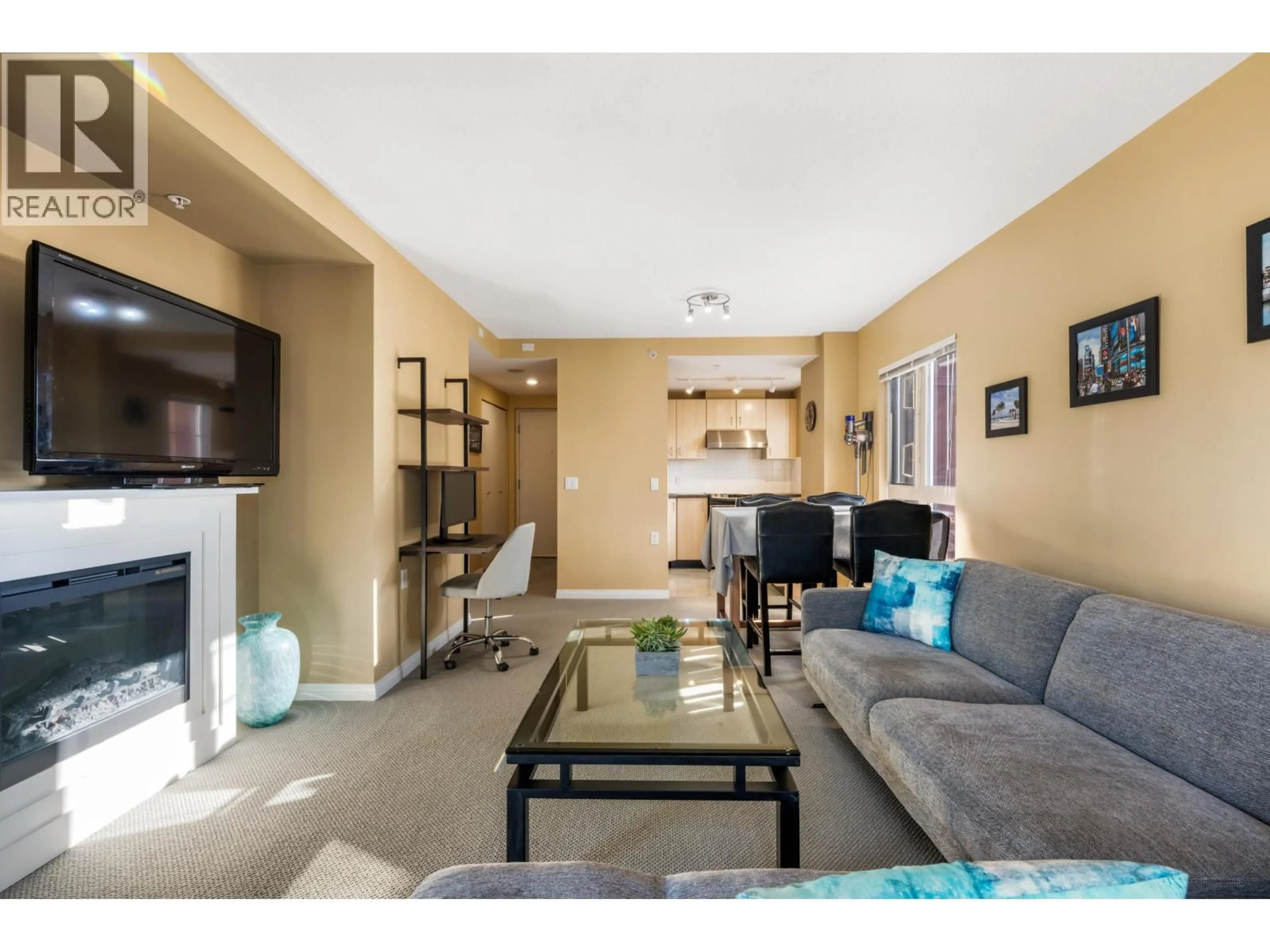 Living room with furniture, unknown for 1206 - 121 15TH STREET, North Vancouver British Columbia V7M1R8