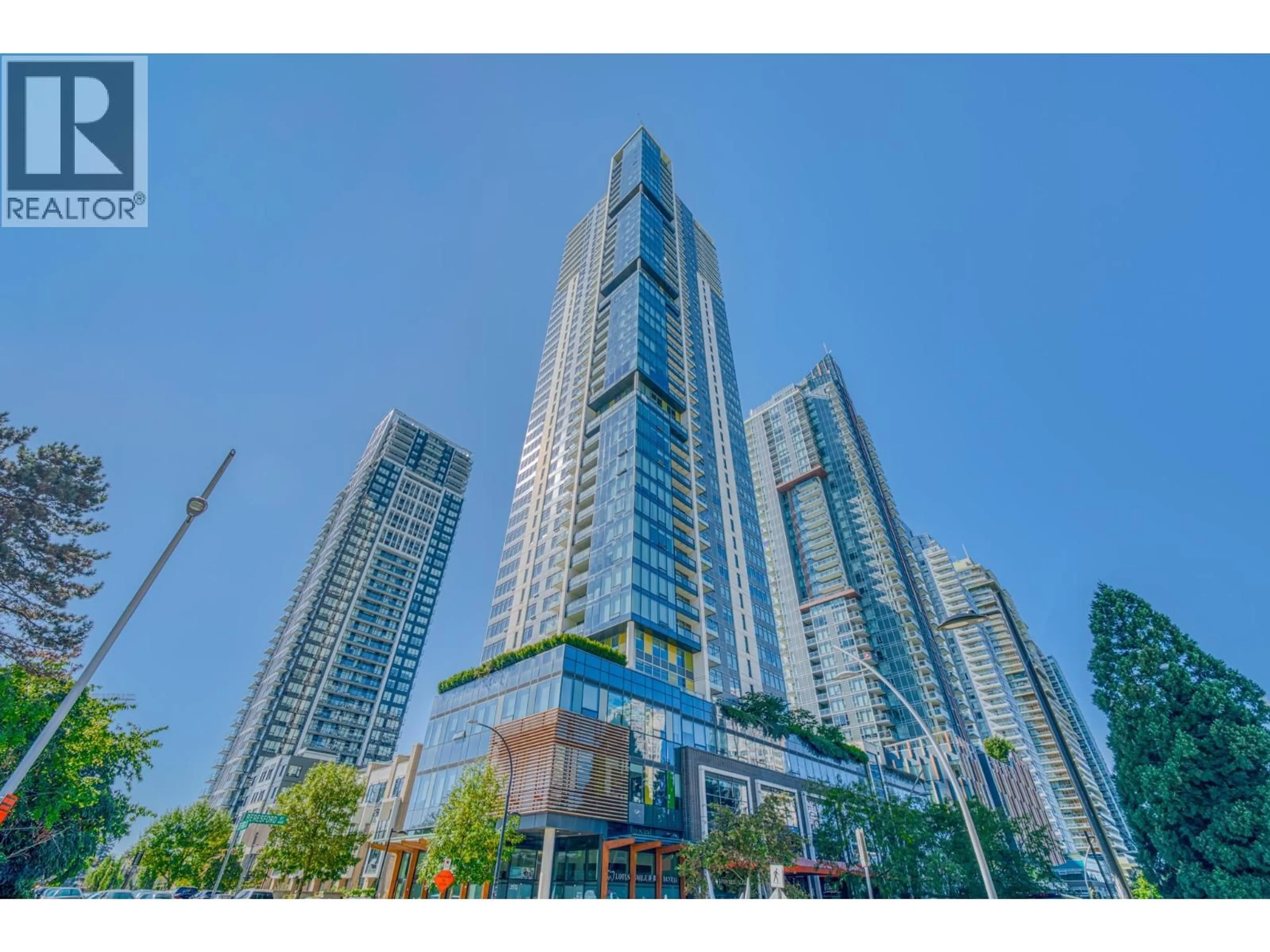 Indoor foyer for 403 - 6461 TELFORD AVENUE, Burnaby British Columbia V5H0B7