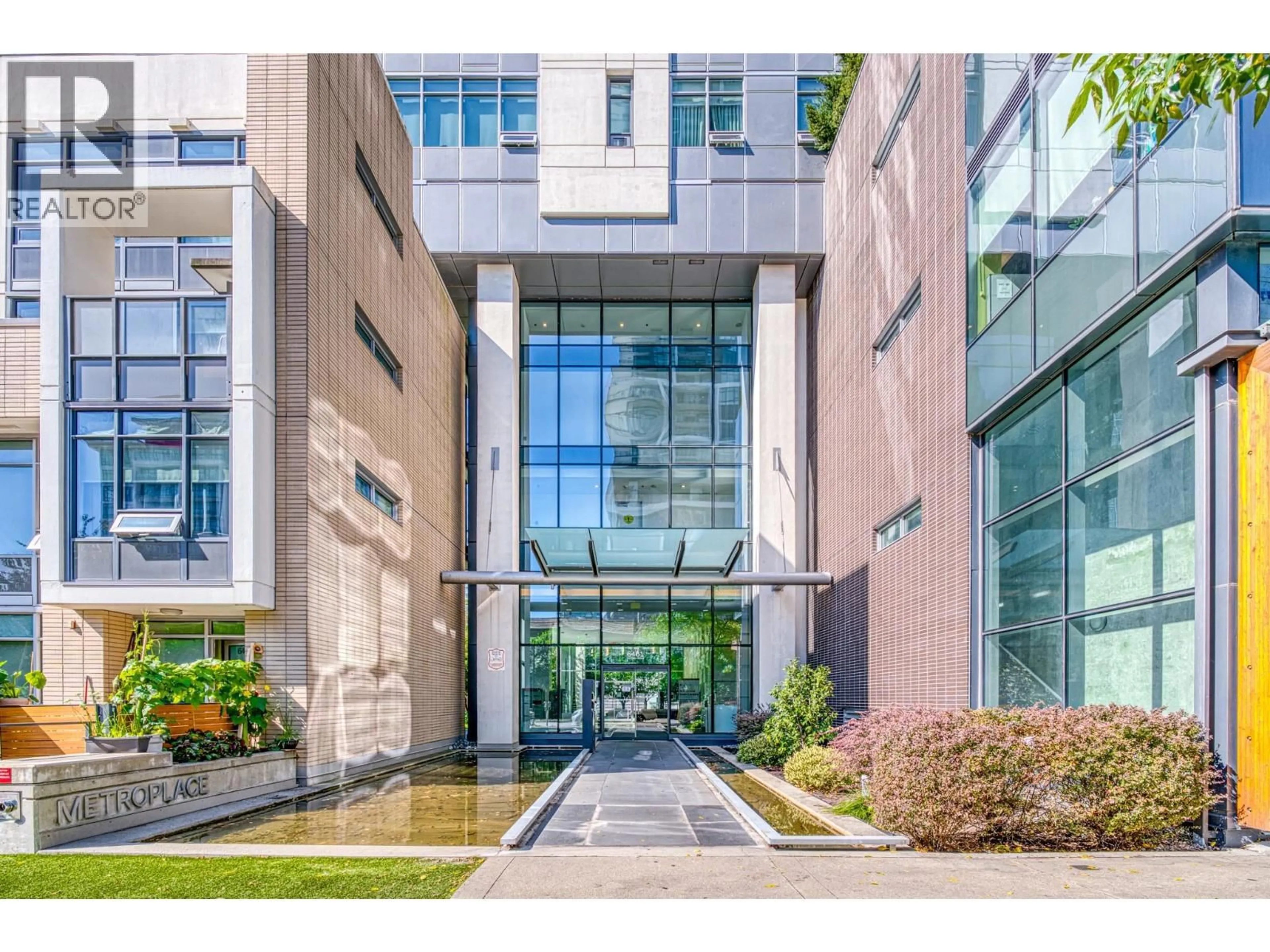 Indoor foyer for 403 - 6461 TELFORD AVENUE, Burnaby British Columbia V5H0B7