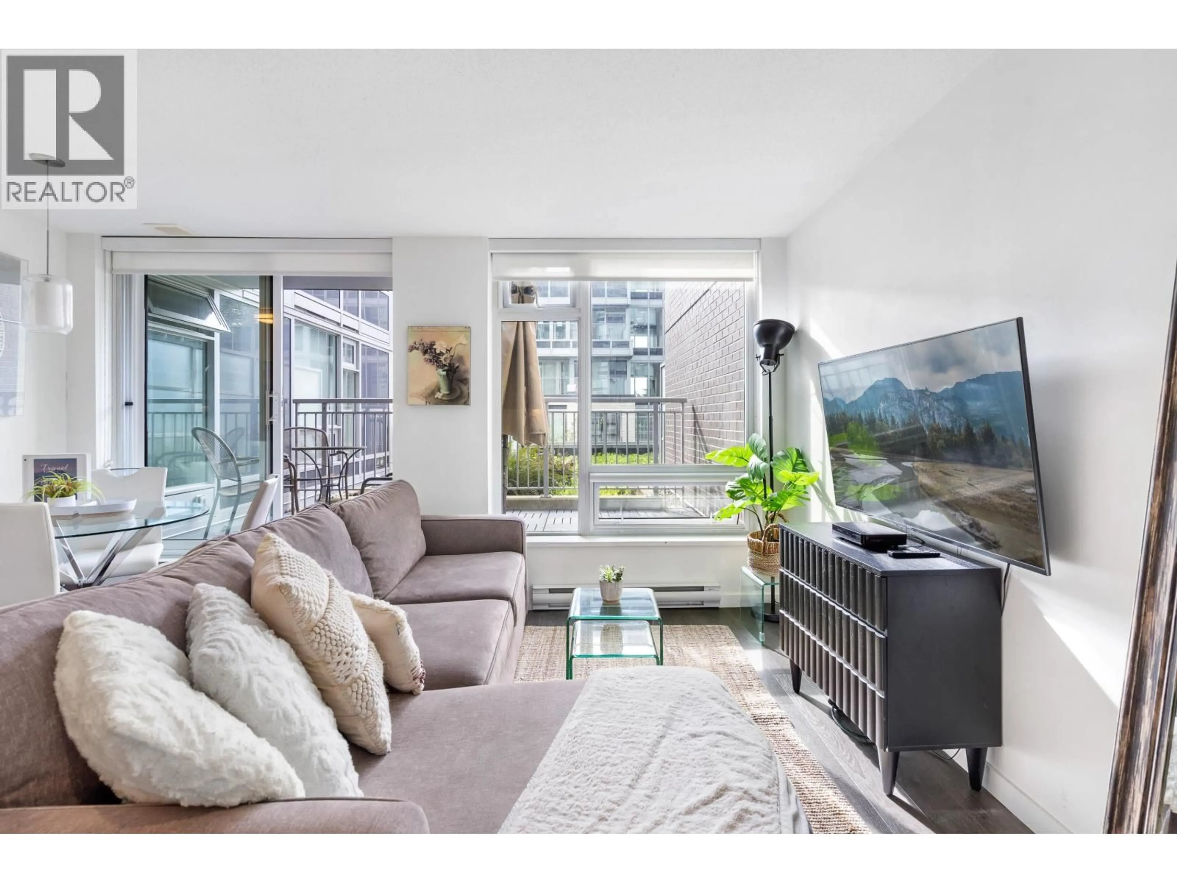 Living room with furniture, unknown for 303 - 5665 BOUNDARY ROAD, Vancouver British Columbia V5R0E4