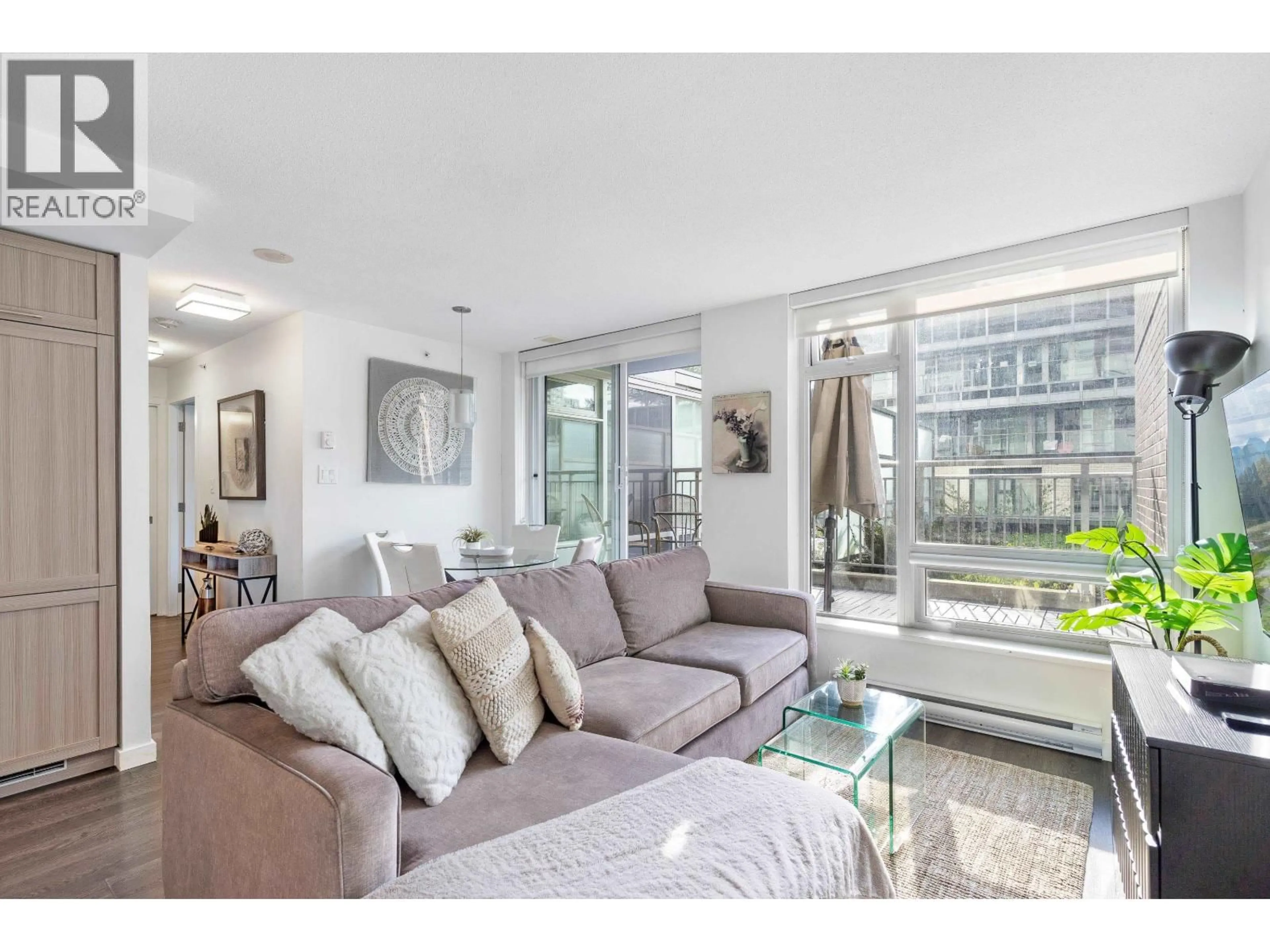 Living room with furniture, unknown for 303 - 5665 BOUNDARY ROAD, Vancouver British Columbia V5R0E4