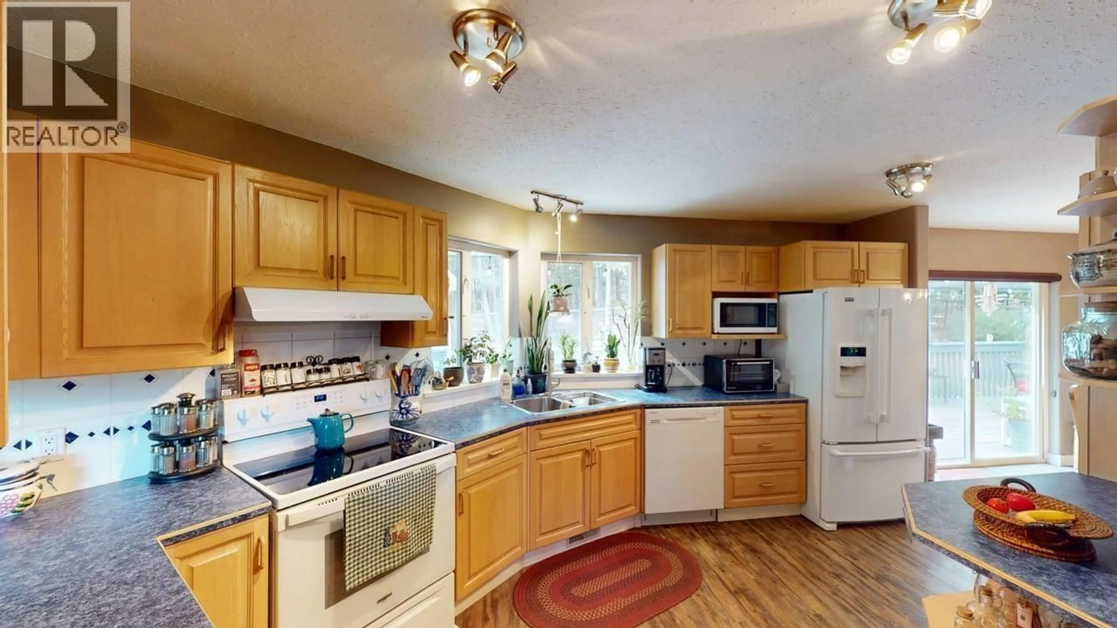 Open concept kitchen, unknown for 5270 MACKAY CRESCENT, 100 Mile House British Columbia V0K2Z0