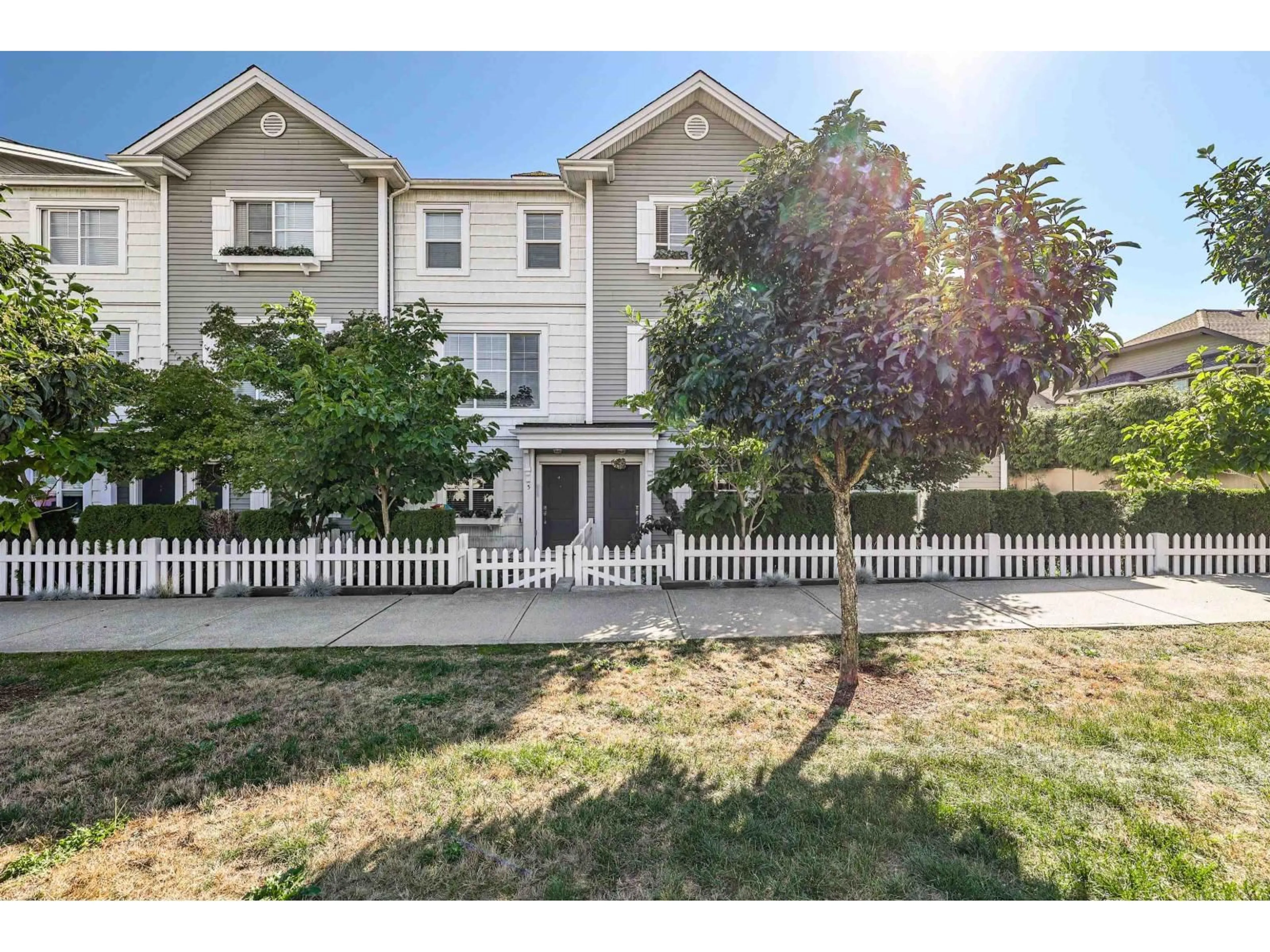 A pic from outside/outdoor area/front of a property/back of a property/a pic from drone, unknown for 6 - 16228 16, Surrey British Columbia V4A1S7