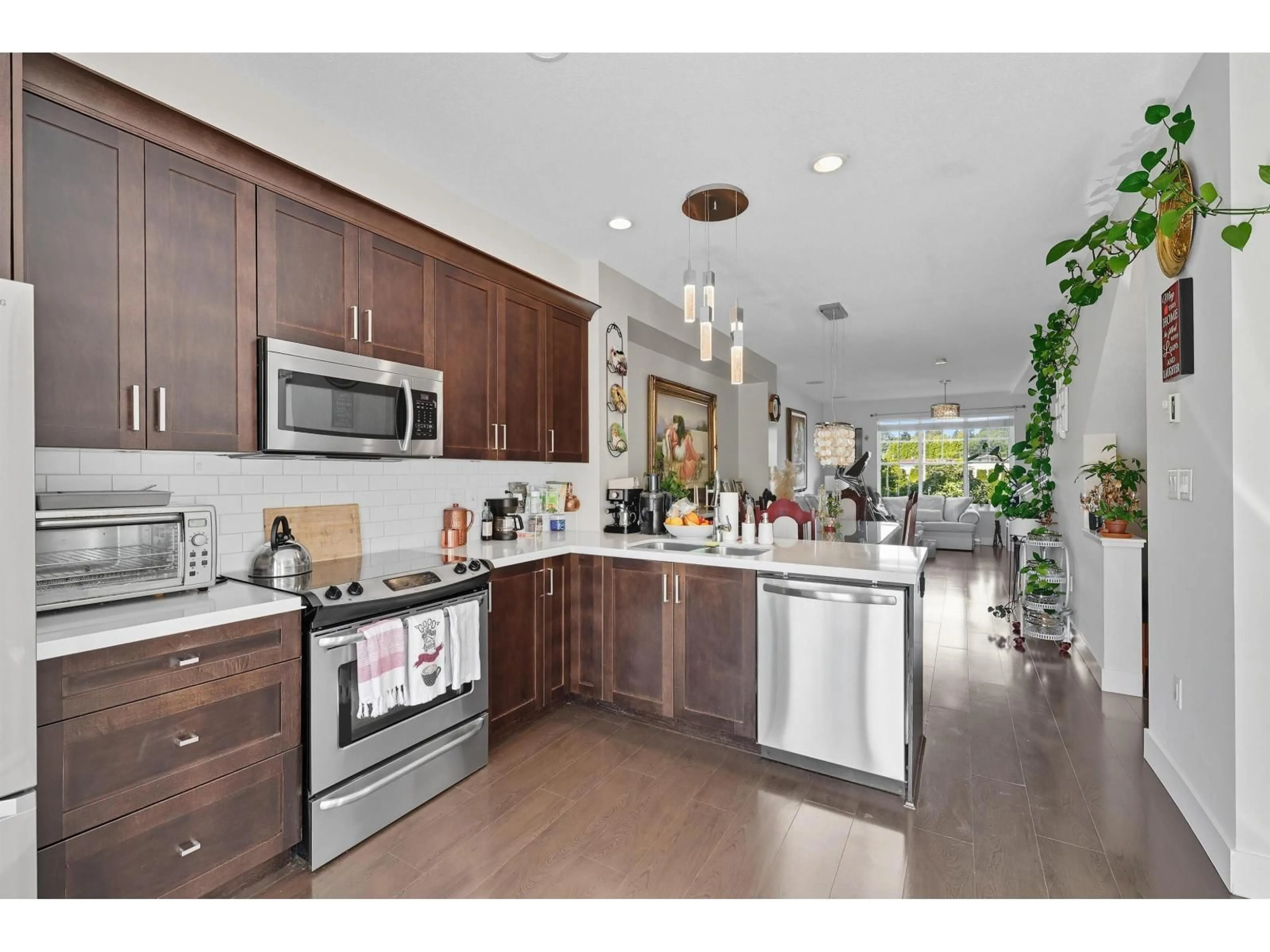 Open concept kitchen, unknown for 6 - 16228 16, Surrey British Columbia V4A1S7