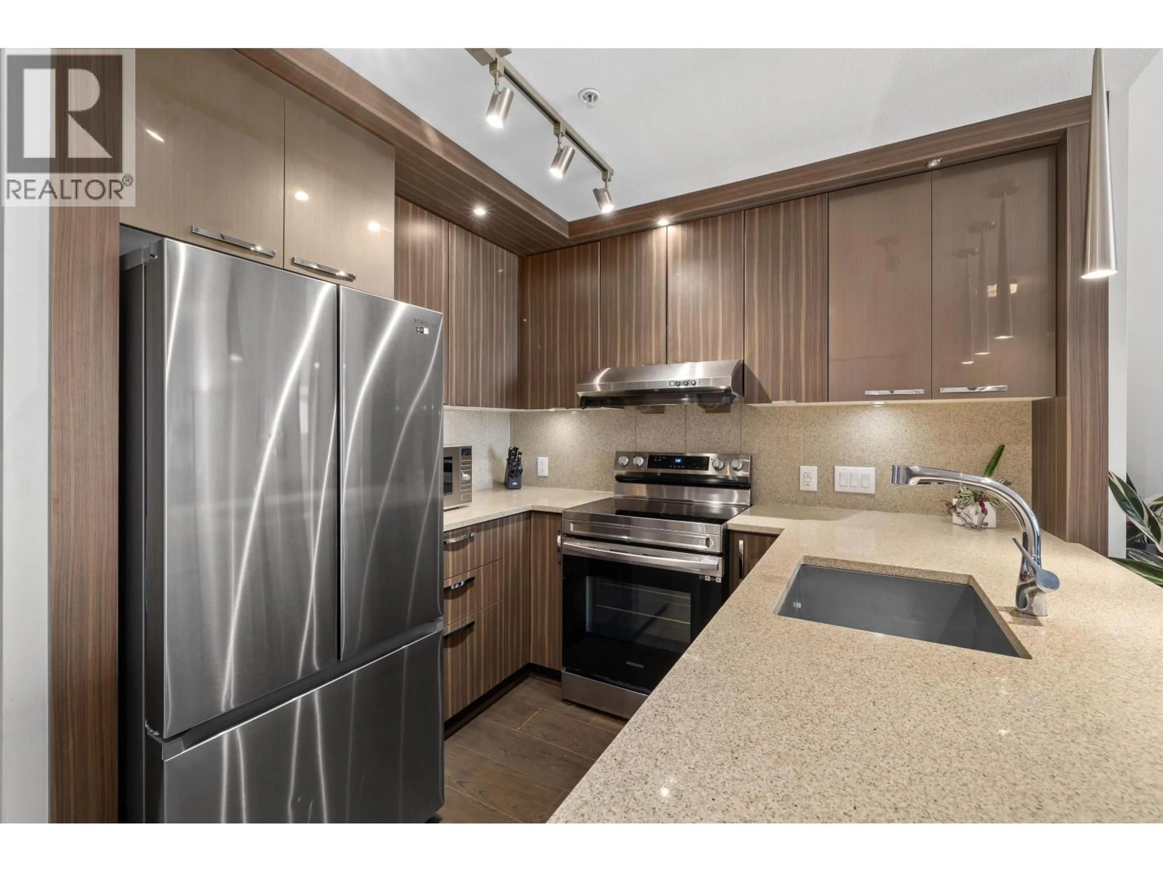Standard kitchen, unknown for 305 - 733 14TH STREET, North Vancouver British Columbia V7M0C6