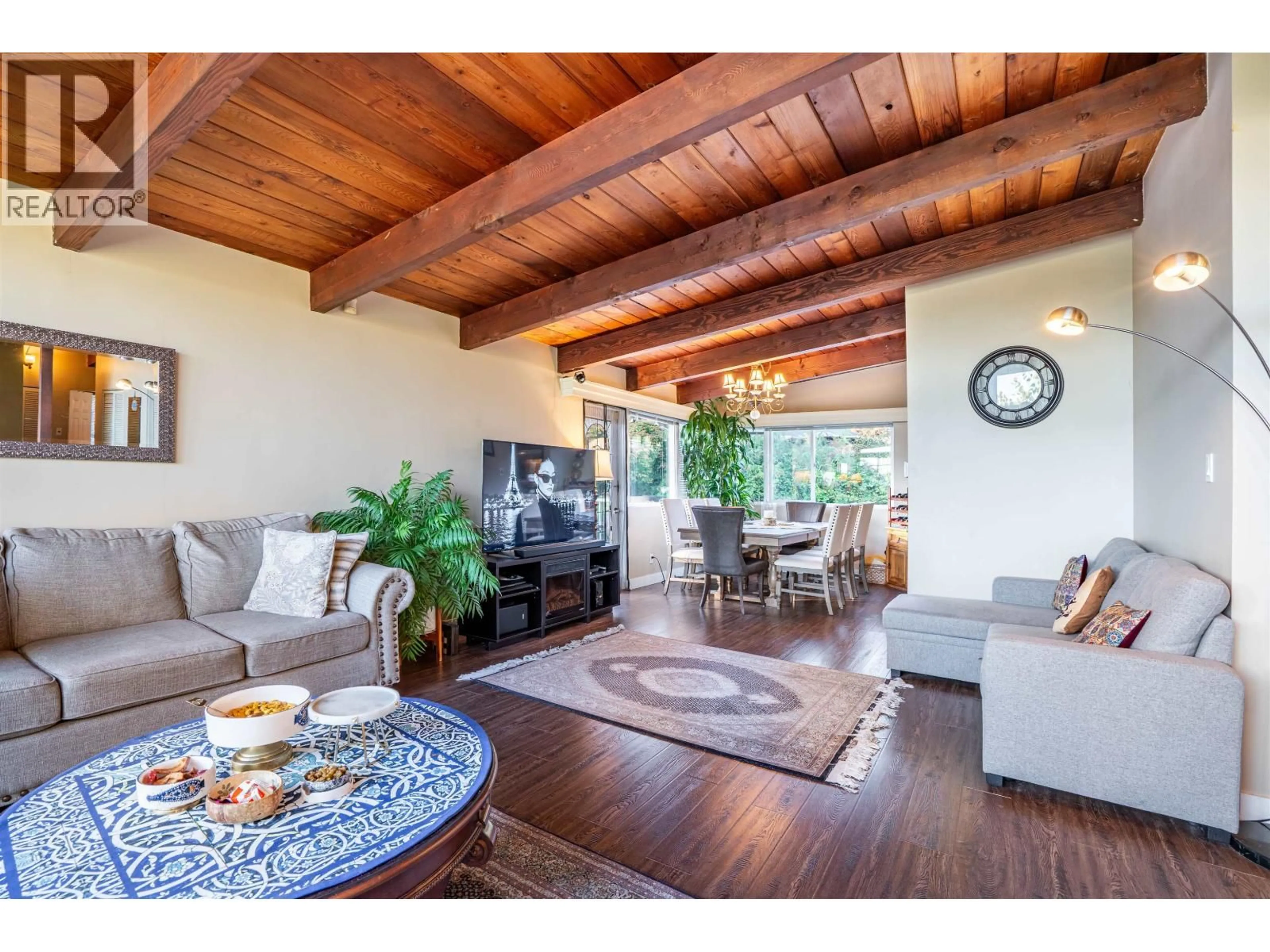 Living room with furniture, wood/laminate floor for 622 CROYDON PLACE, North Vancouver British Columbia V7N3A1