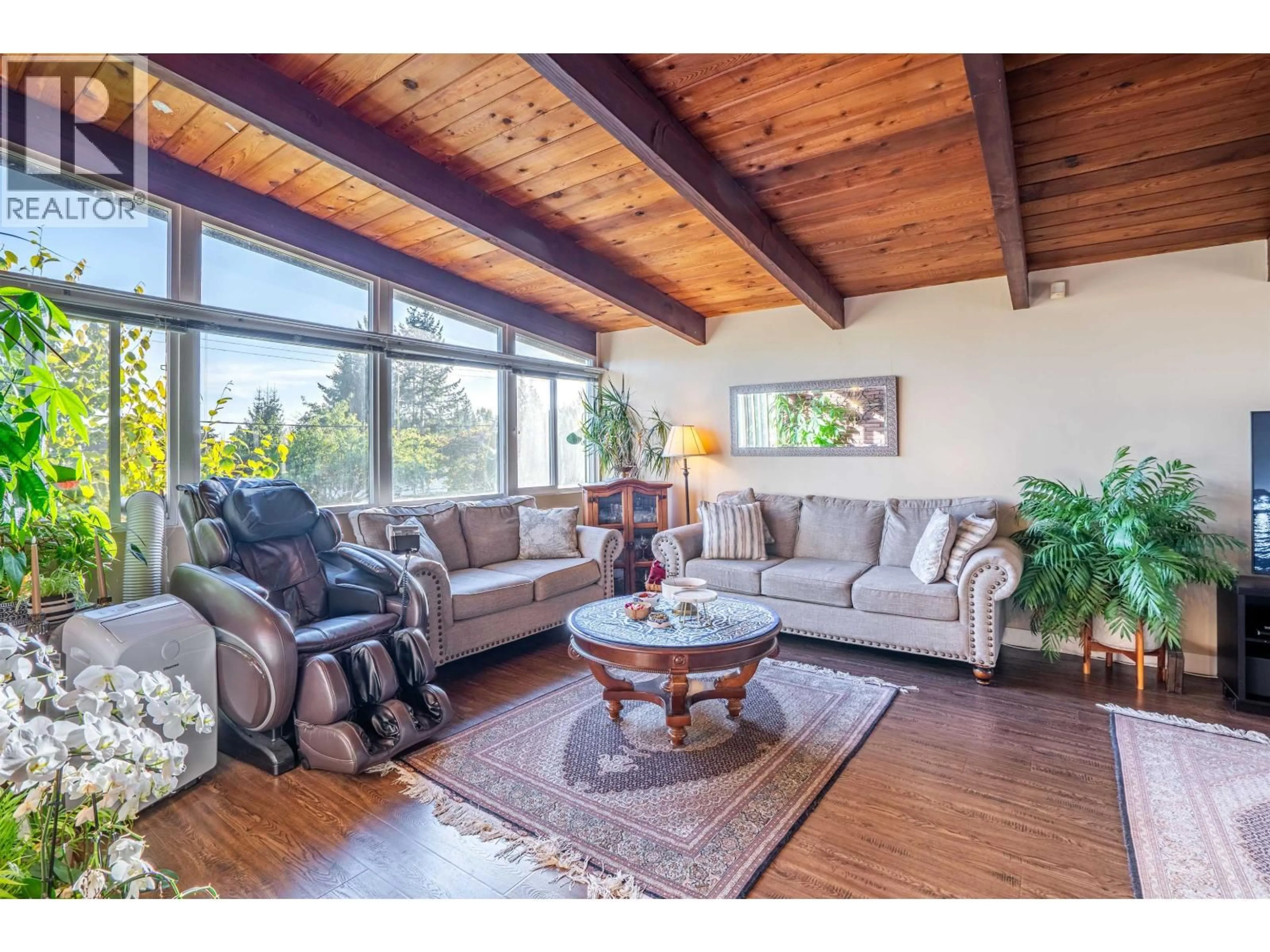 Living room with furniture, wood/laminate floor for 622 CROYDON PLACE, North Vancouver British Columbia V7N3A1