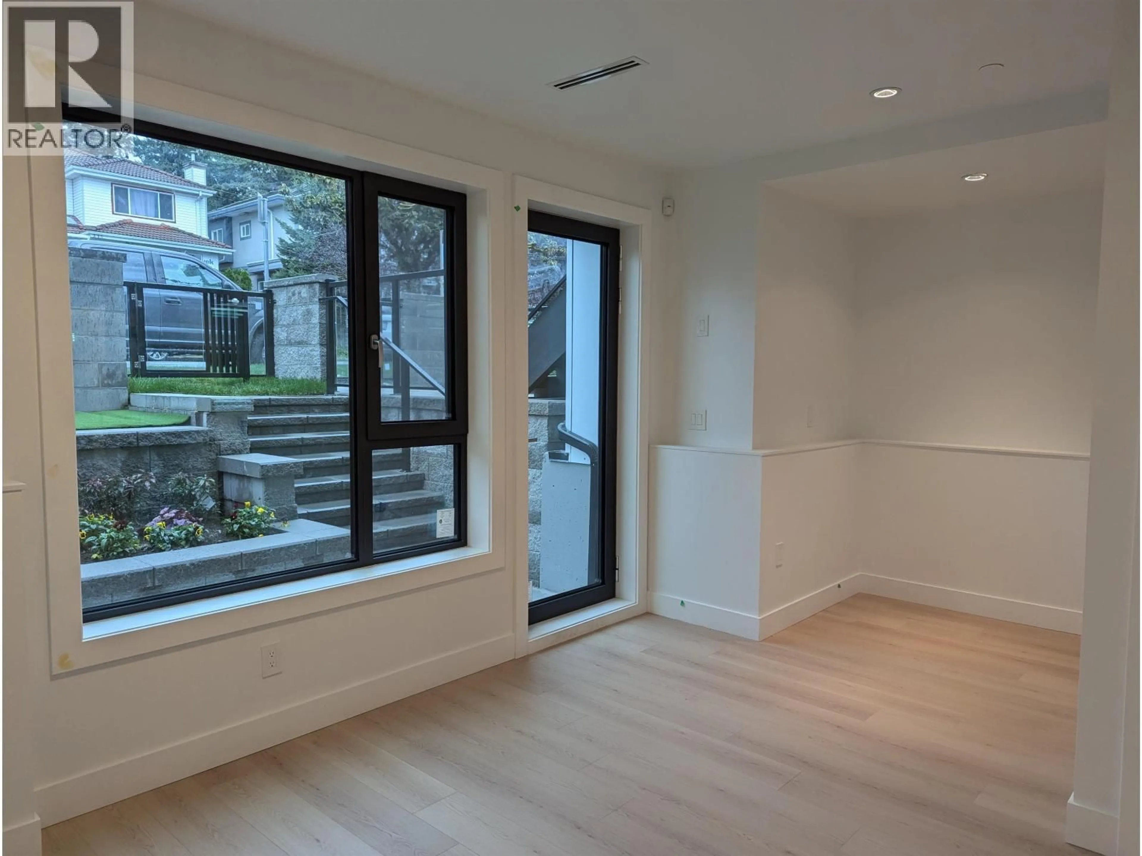 Unknown for 2 - 262 65TH AVENUE, Vancouver British Columbia V5X2P4