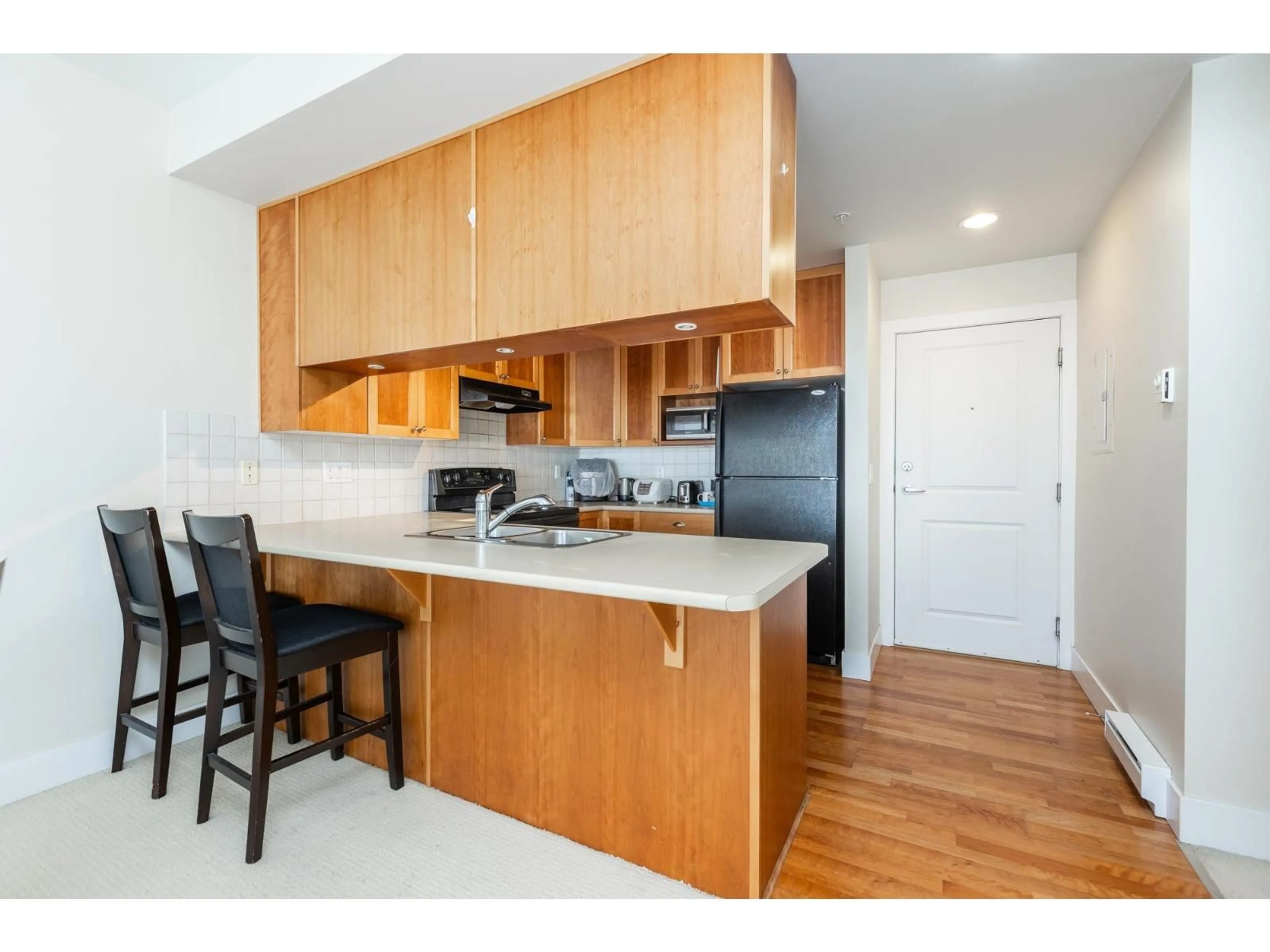 Standard kitchen, wood/laminate floor for 304 - 15392 16A, Surrey British Columbia V4A1S9
