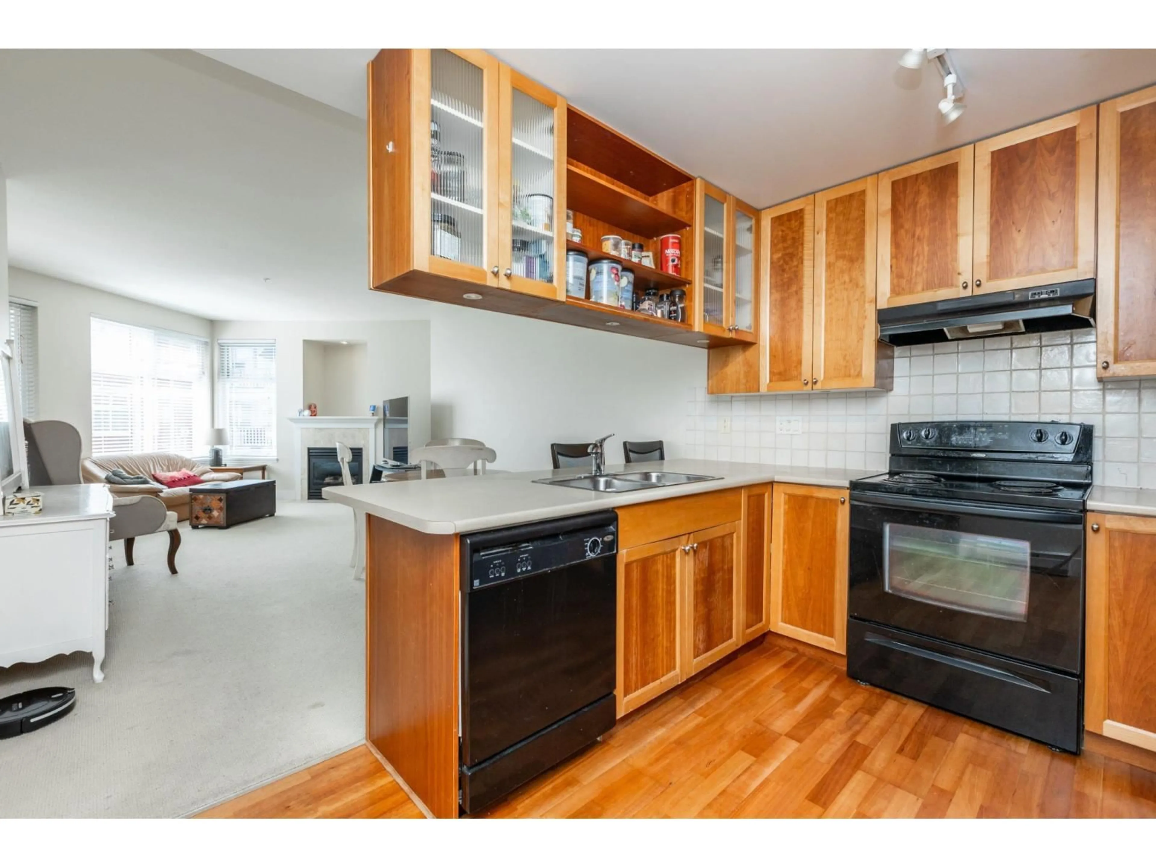 Standard kitchen, wood/laminate floor for 304 - 15392 16A, Surrey British Columbia V4A1S9